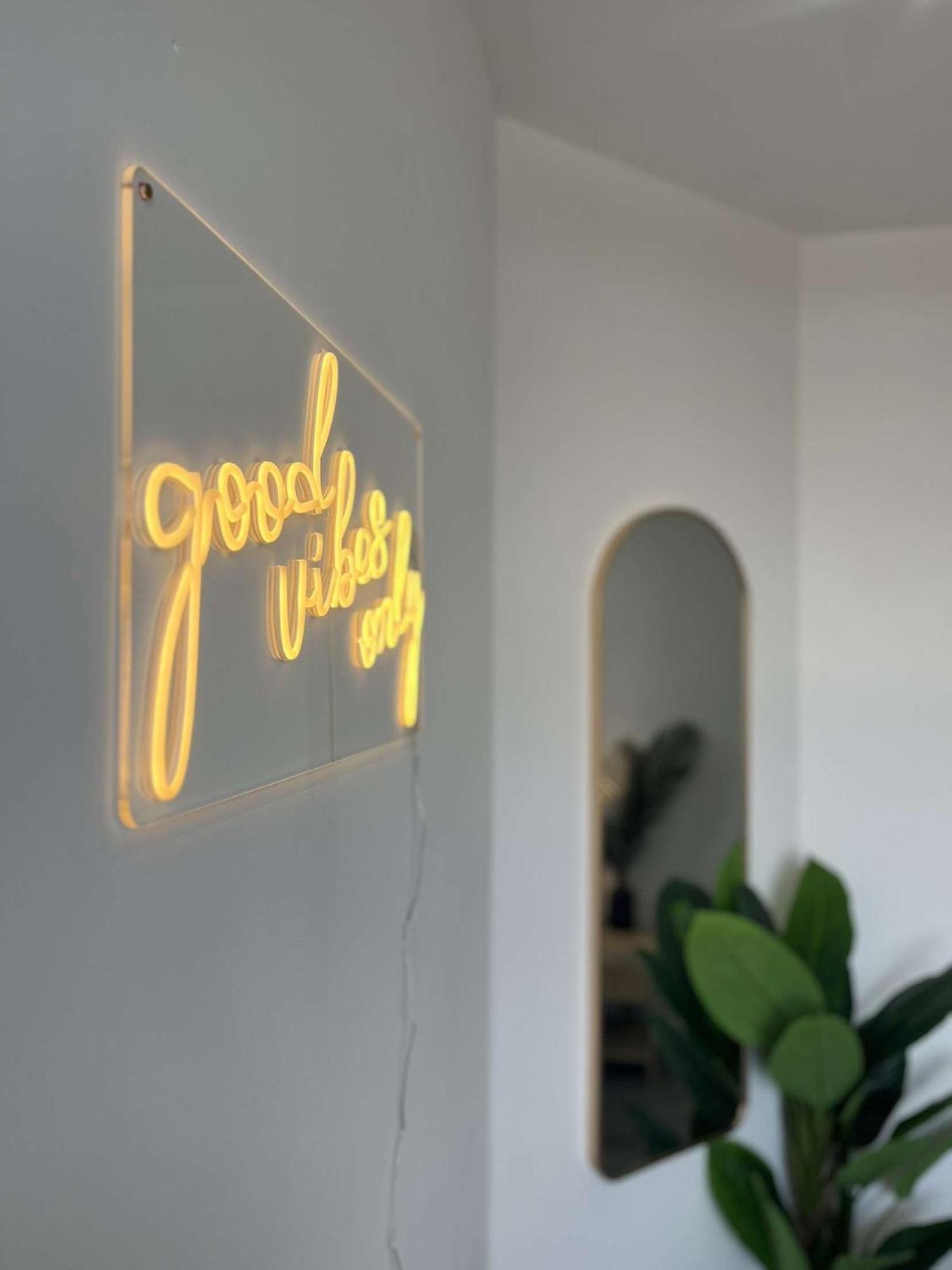 Wild Central Double Suite - Free Gym Apartment *