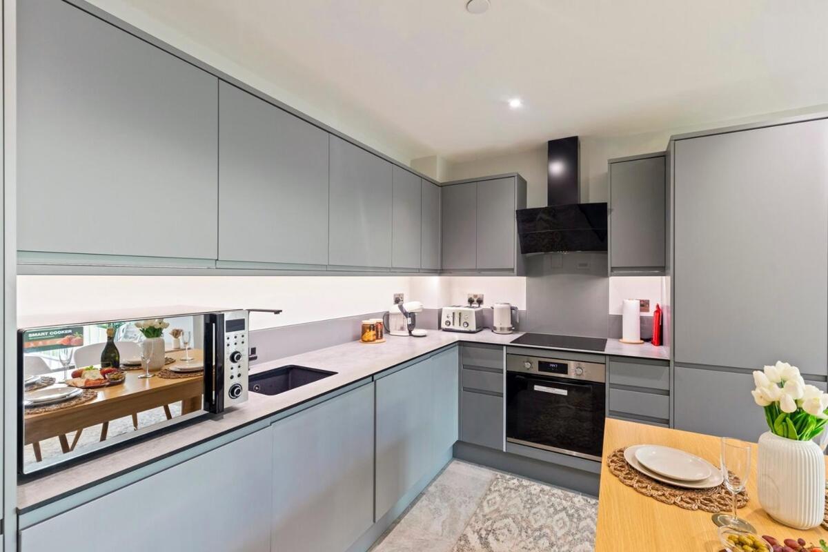 Beautiful In Centre With Free Parking, Self-check-in, Fast Wifi, Smart Tv And Rooftop Terrace By Yoko Apartment *