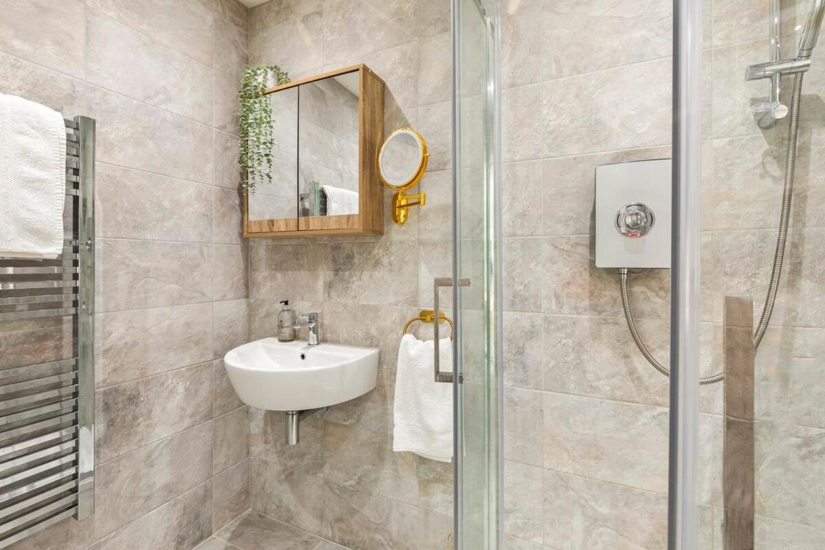 Beautiful In Centre With Free Parking, Self-check-in, Fast Wifi, Smart Tv And Rooftop Terrace By Yoko * Leicester