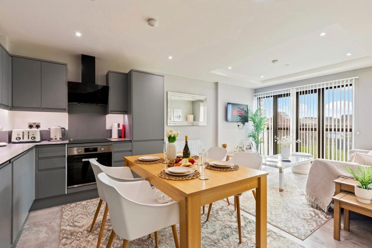Beautiful In Centre With Free Parking, Self-check-in, Fast Wifi, Smart Tv And Rooftop Terrace By Yoko