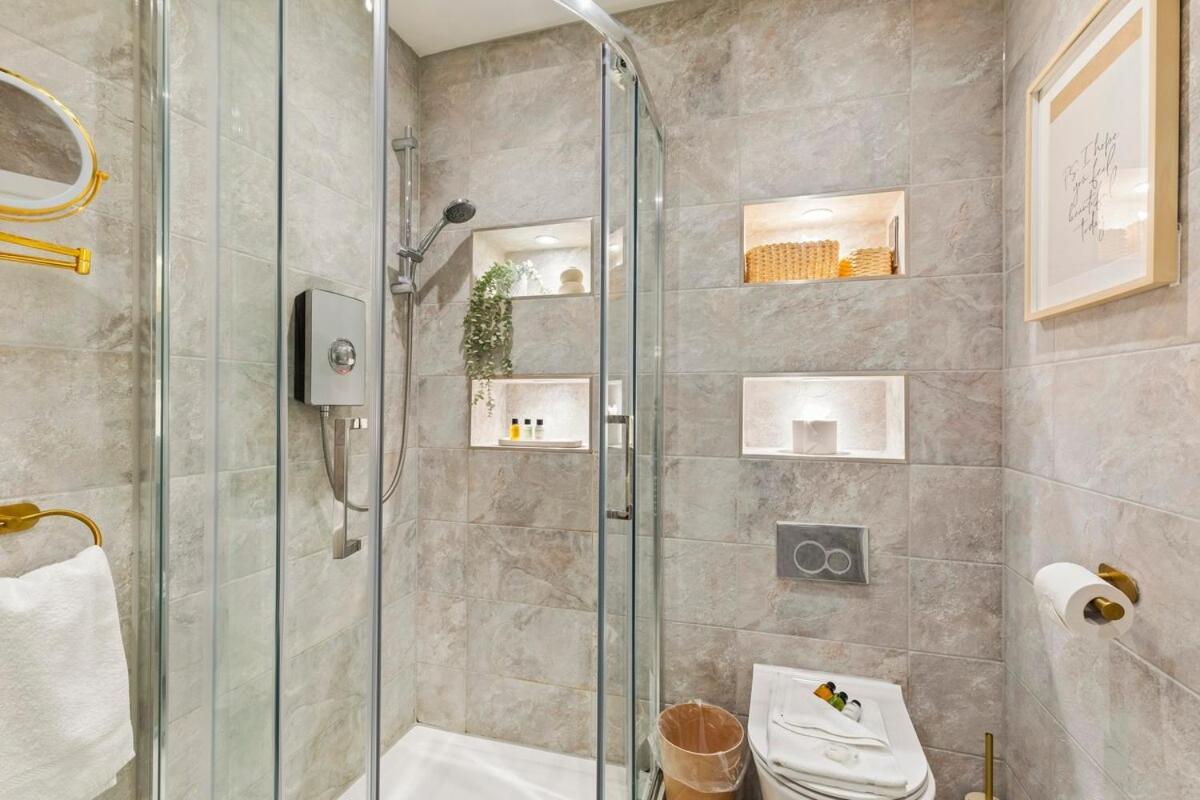 Beautiful In Centre With Free Parking, Self-check-in, Fast Wifi, Smart Tv And Rooftop Terrace By Yoko Apartment *