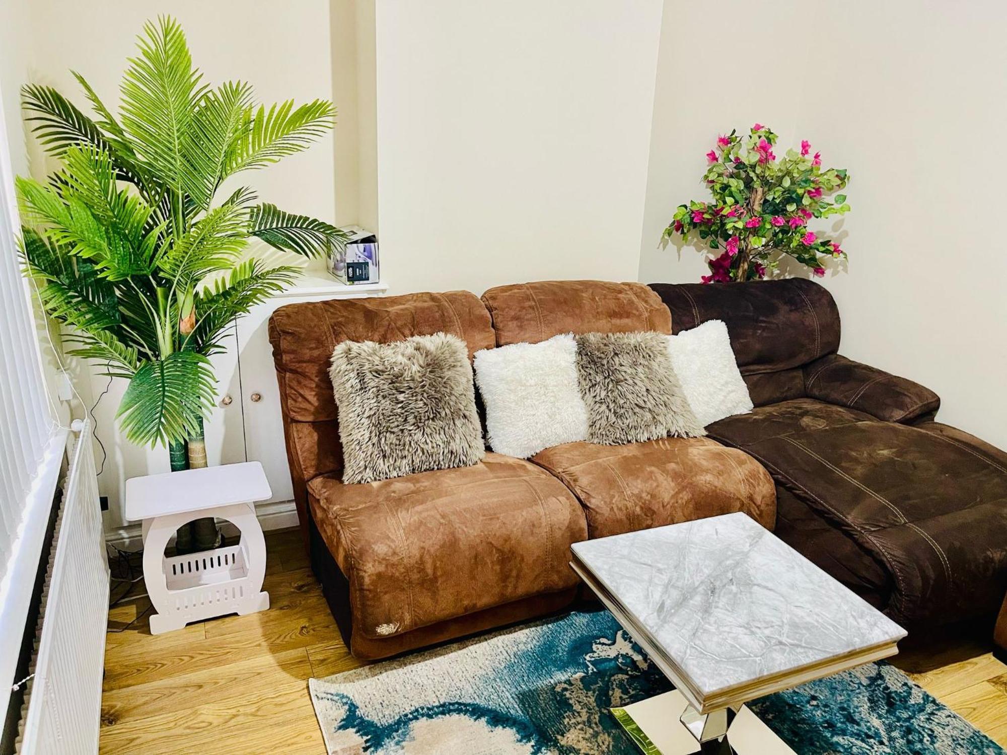 Cozy And Stylish 2 Bedroom Apartment