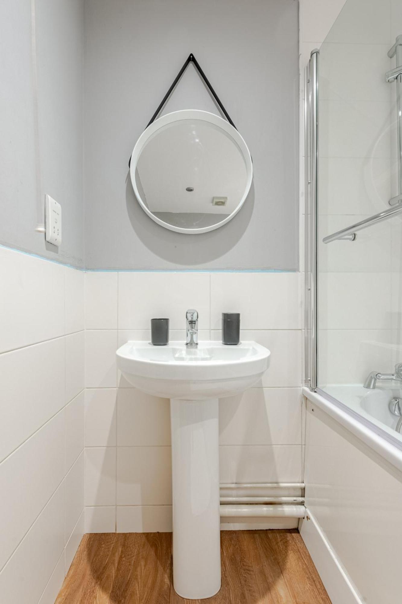 Apartment Centre - One Bedroom Flat