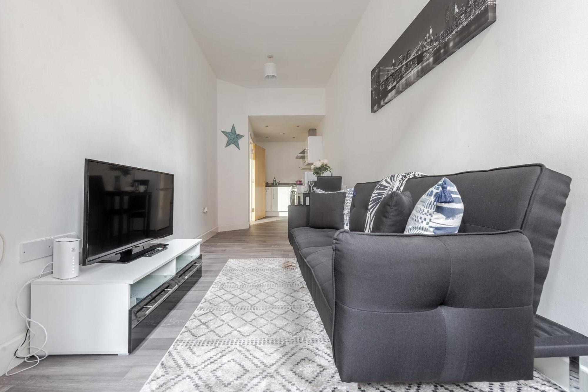 Apartment Centre - One Bedroom Flat *