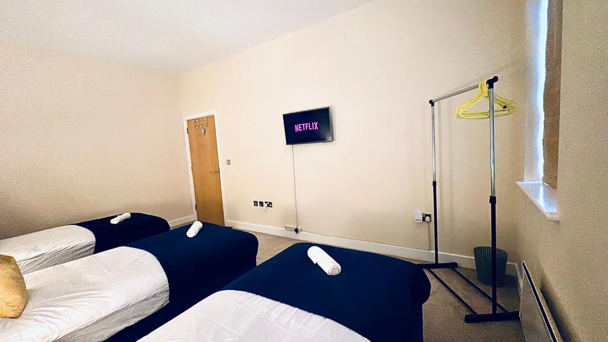 Two Bed By Lurxury Apartment