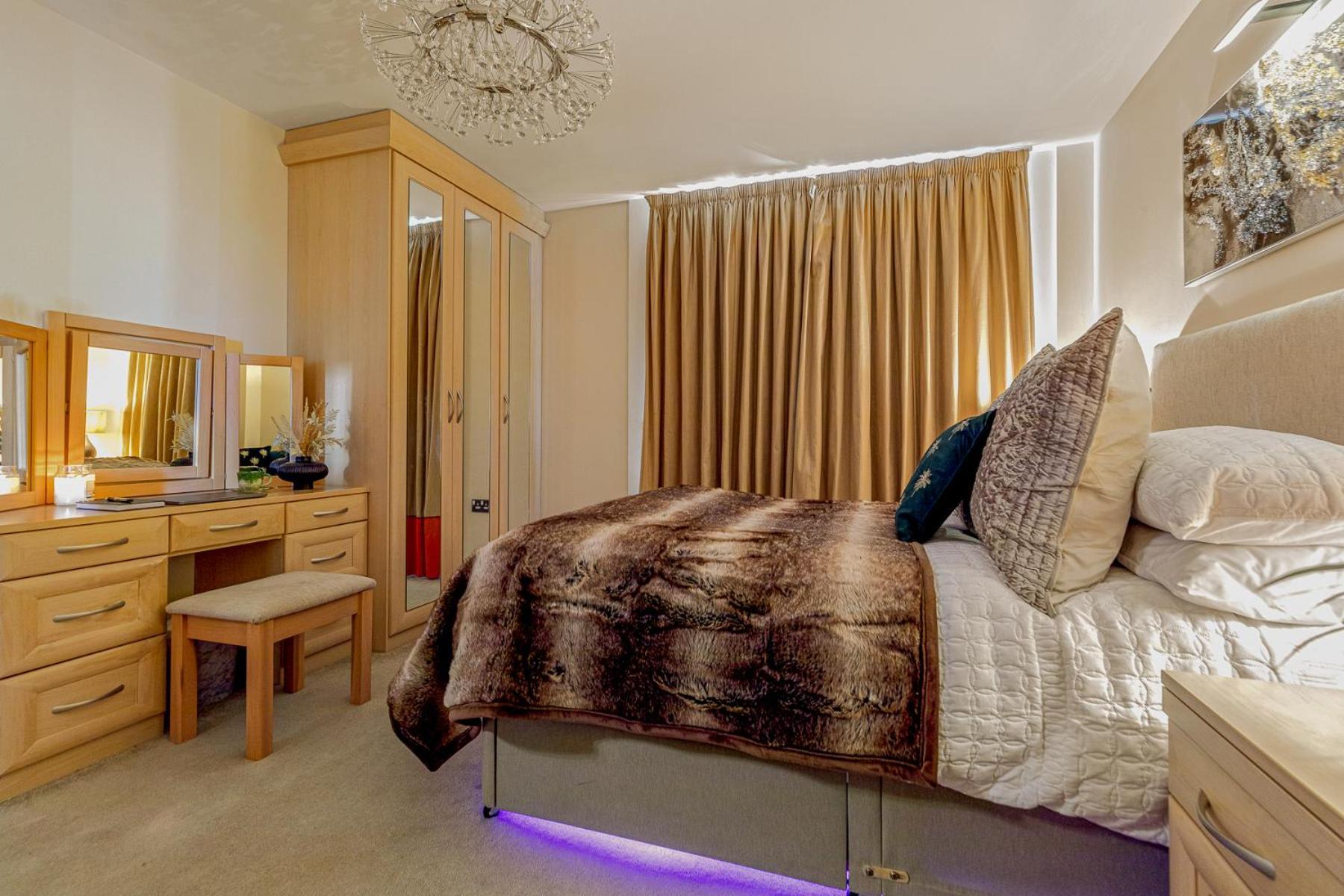 Centre Luxury Penthouse With Balcony, Terrace & Free Parking * Leicester