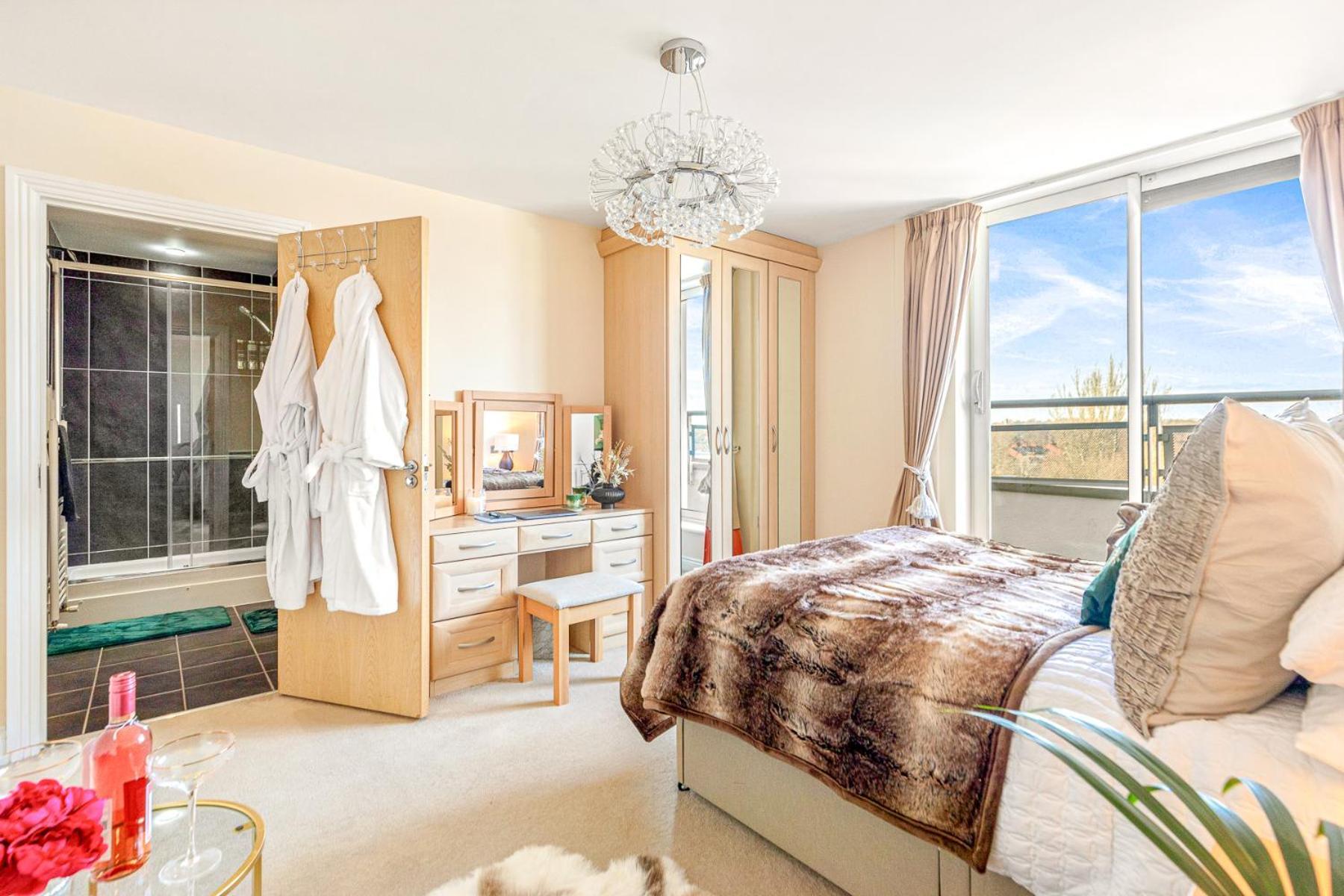 Centre Luxury Penthouse With Balcony, Terrace & Free Parking Apartment Leicester