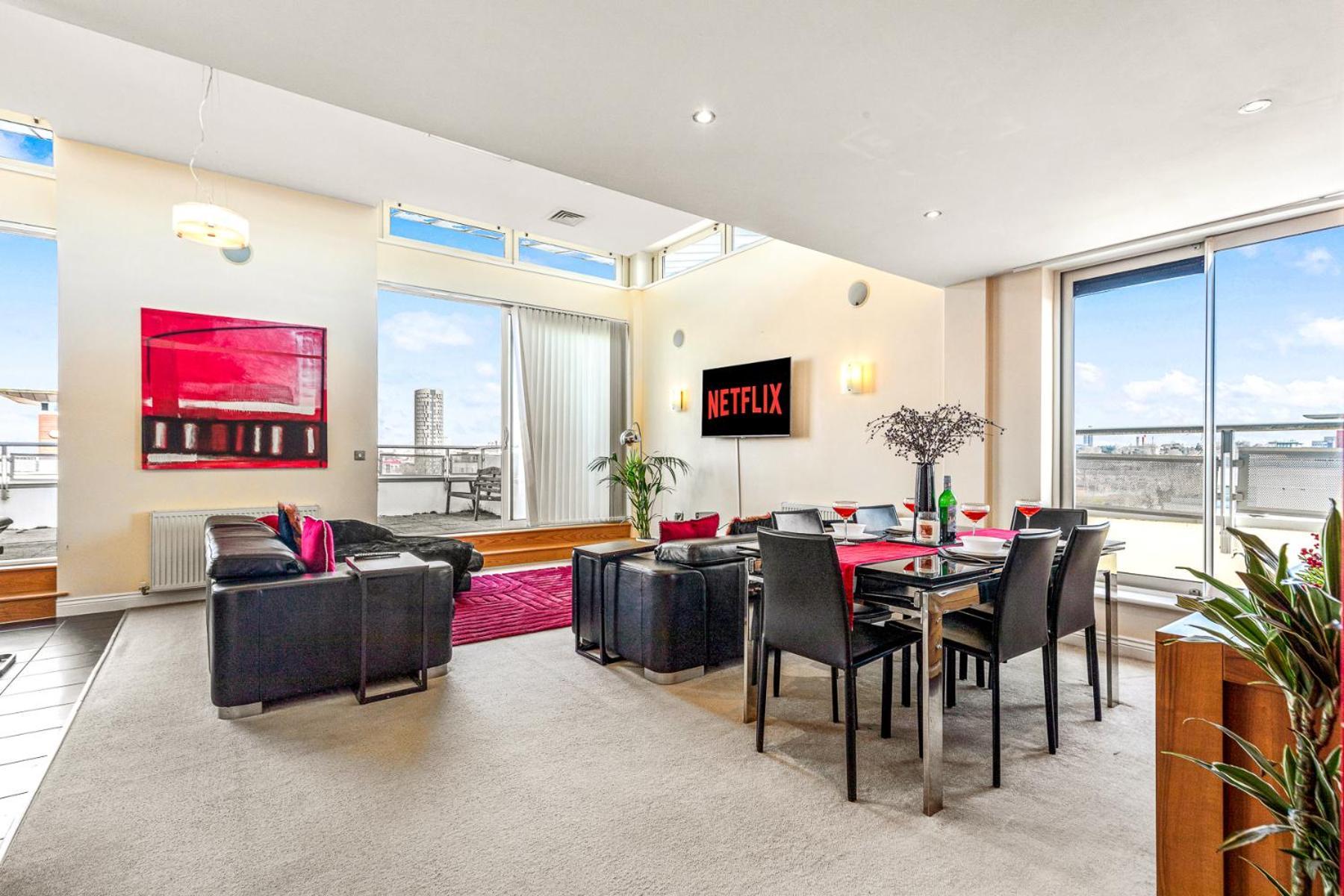 Centre Luxury Penthouse With Balcony, Terrace & Free Parking Apartment Leicester