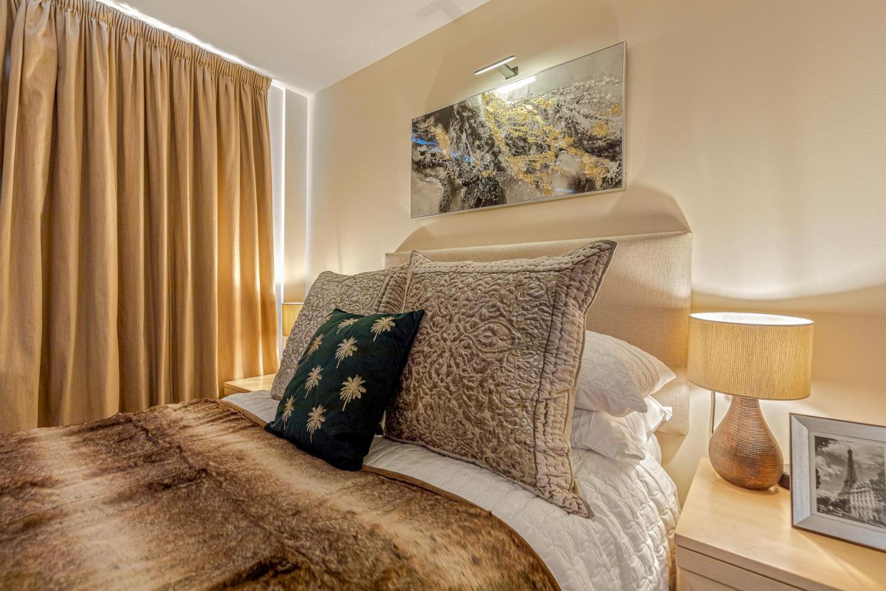 Centre Luxury Penthouse With Balcony, Terrace & Free Parking Apartment *
