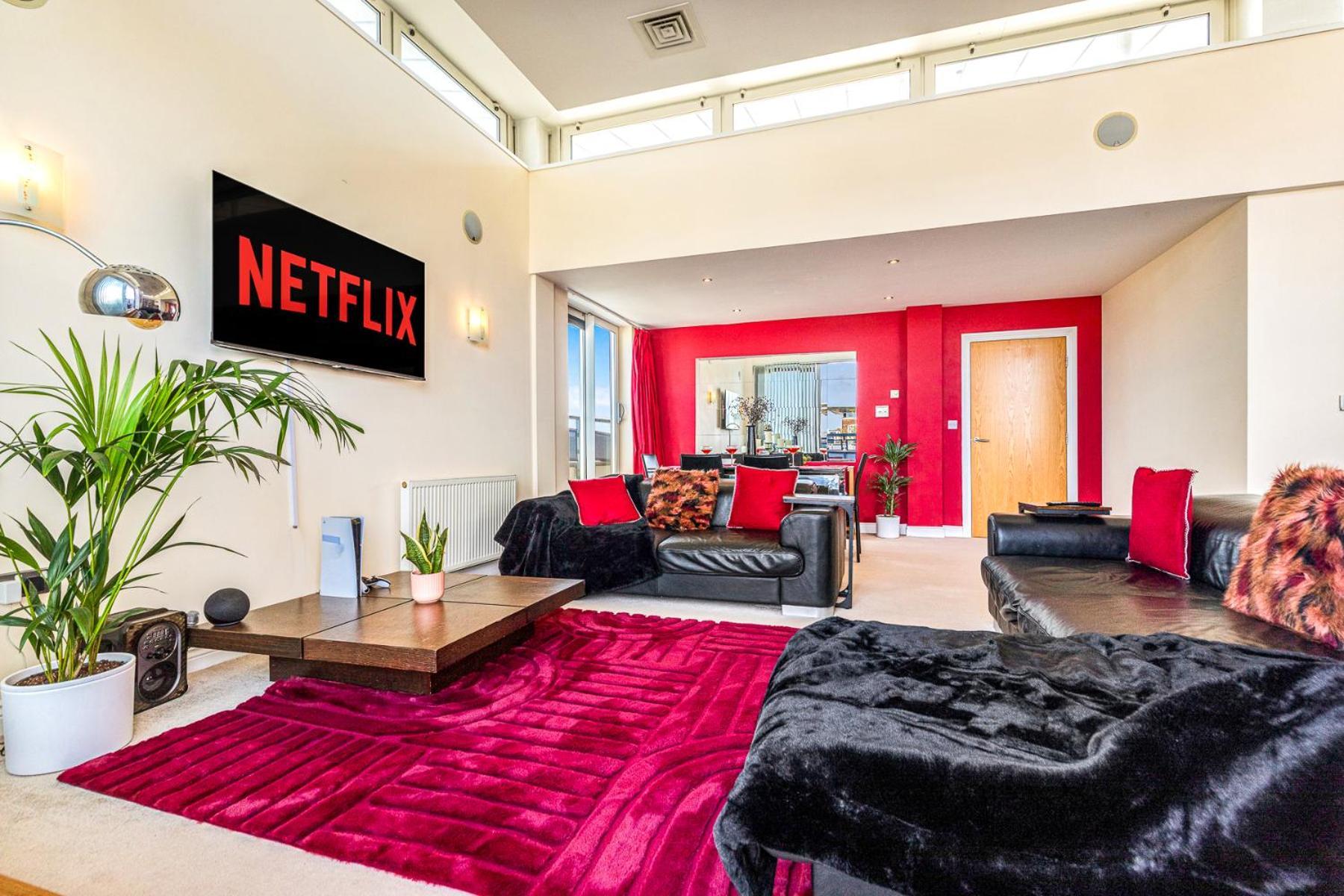 Centre Luxury Penthouse With Balcony, Terrace & Free Parking Apartment Leicester