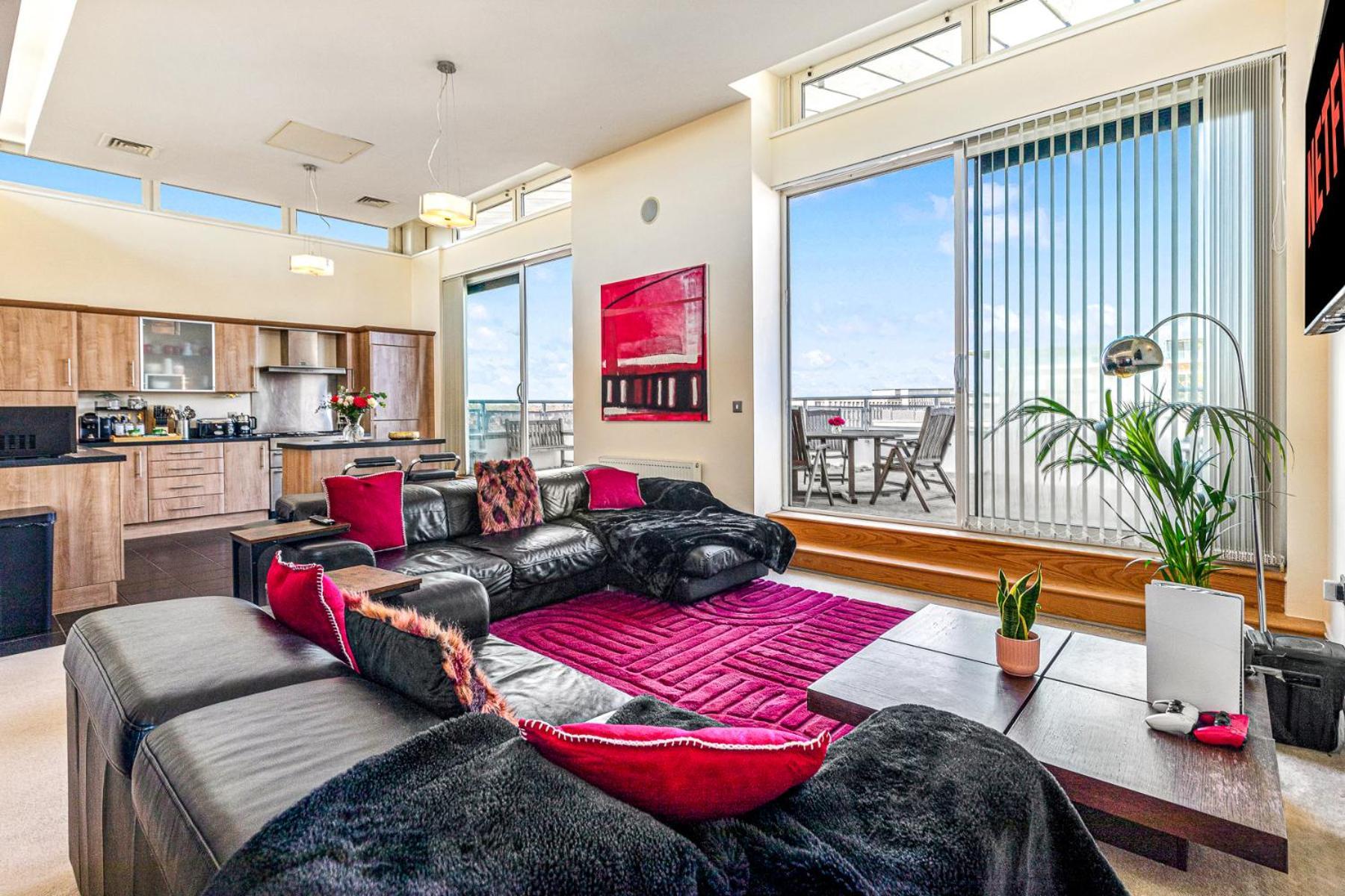 Centre Luxury Penthouse With Balcony, Terrace & Free Parking Leicester