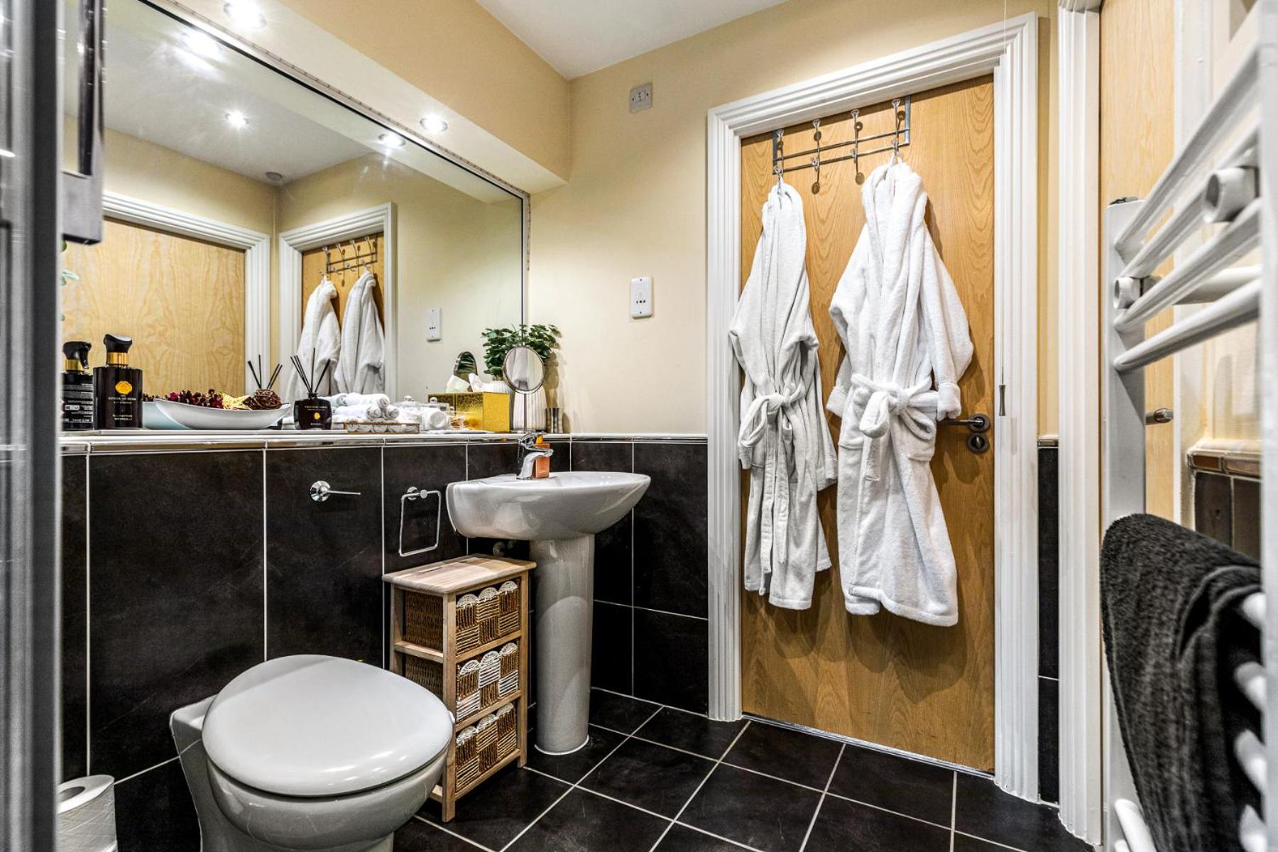 Centre Luxury Penthouse With Balcony, Terrace & Free Parking * Leicester