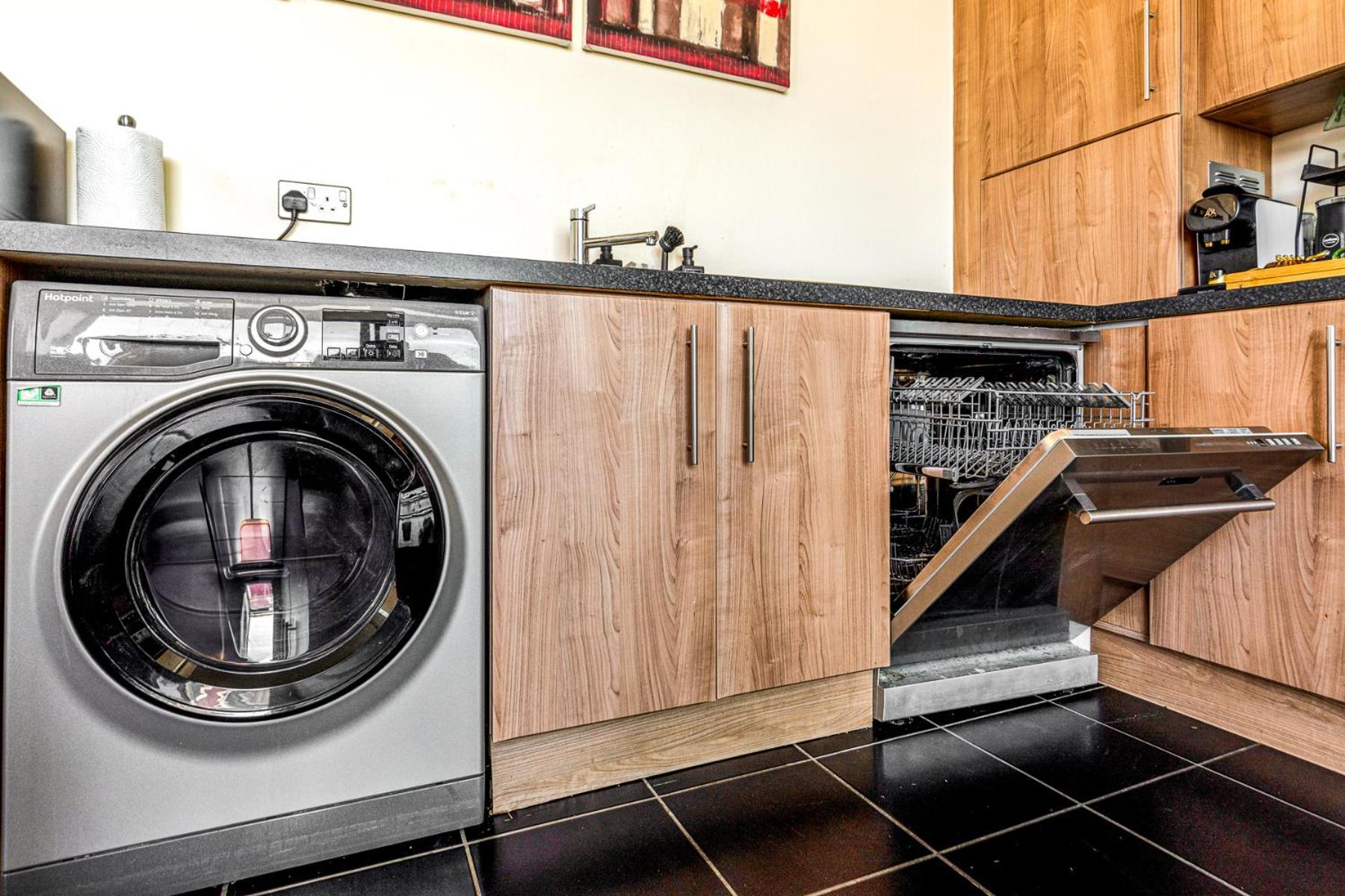 Apartment Centre Luxury Penthouse With Balcony, Terrace & Free Parking