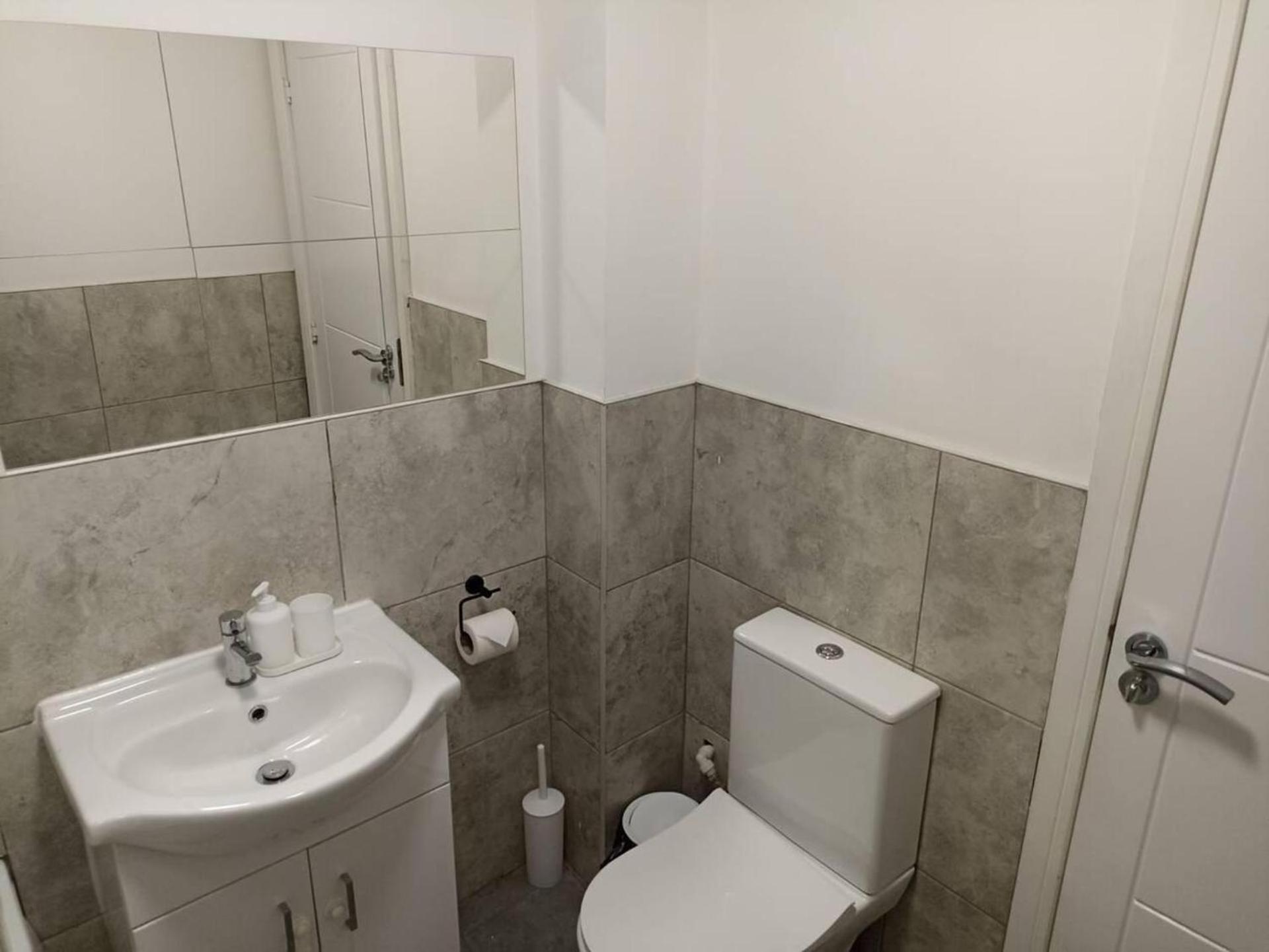 - - Sleeps 4 - 97ws * Leicester
