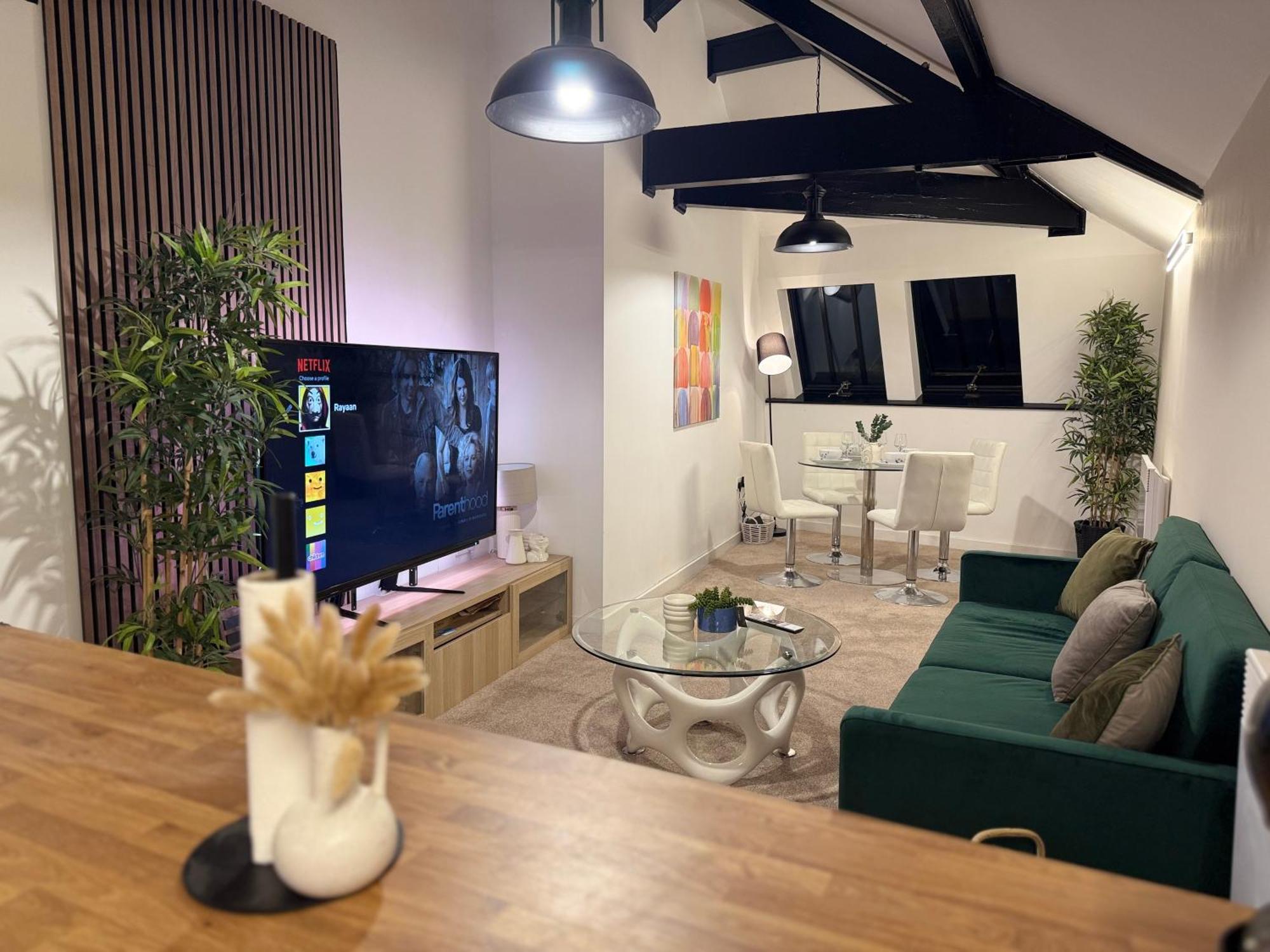 1 Bed Flat In Centre Apartment *