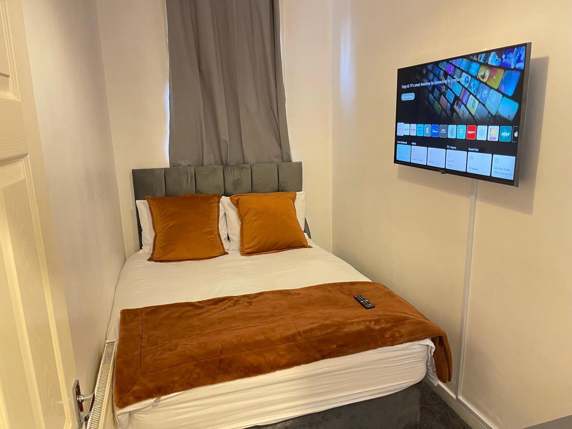 Hometel Digs Comfy Sleeps 12 Leicester