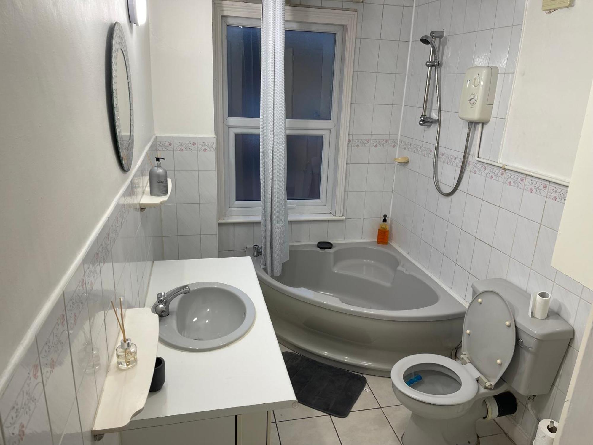 Apartment Hometel Digs Comfy Sleeps 12