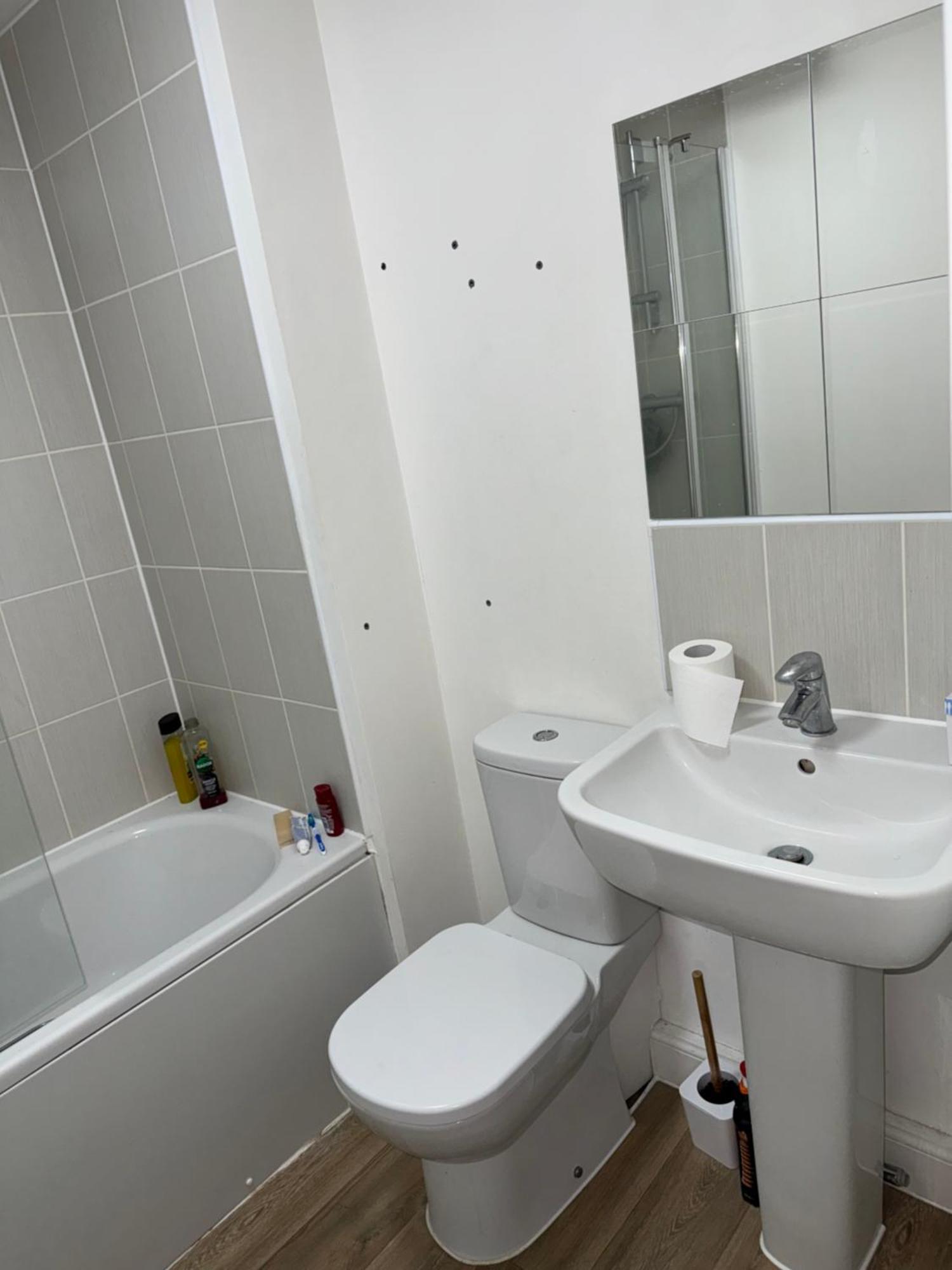 Modern En-suite Private Near Stadium & Centre Homestay