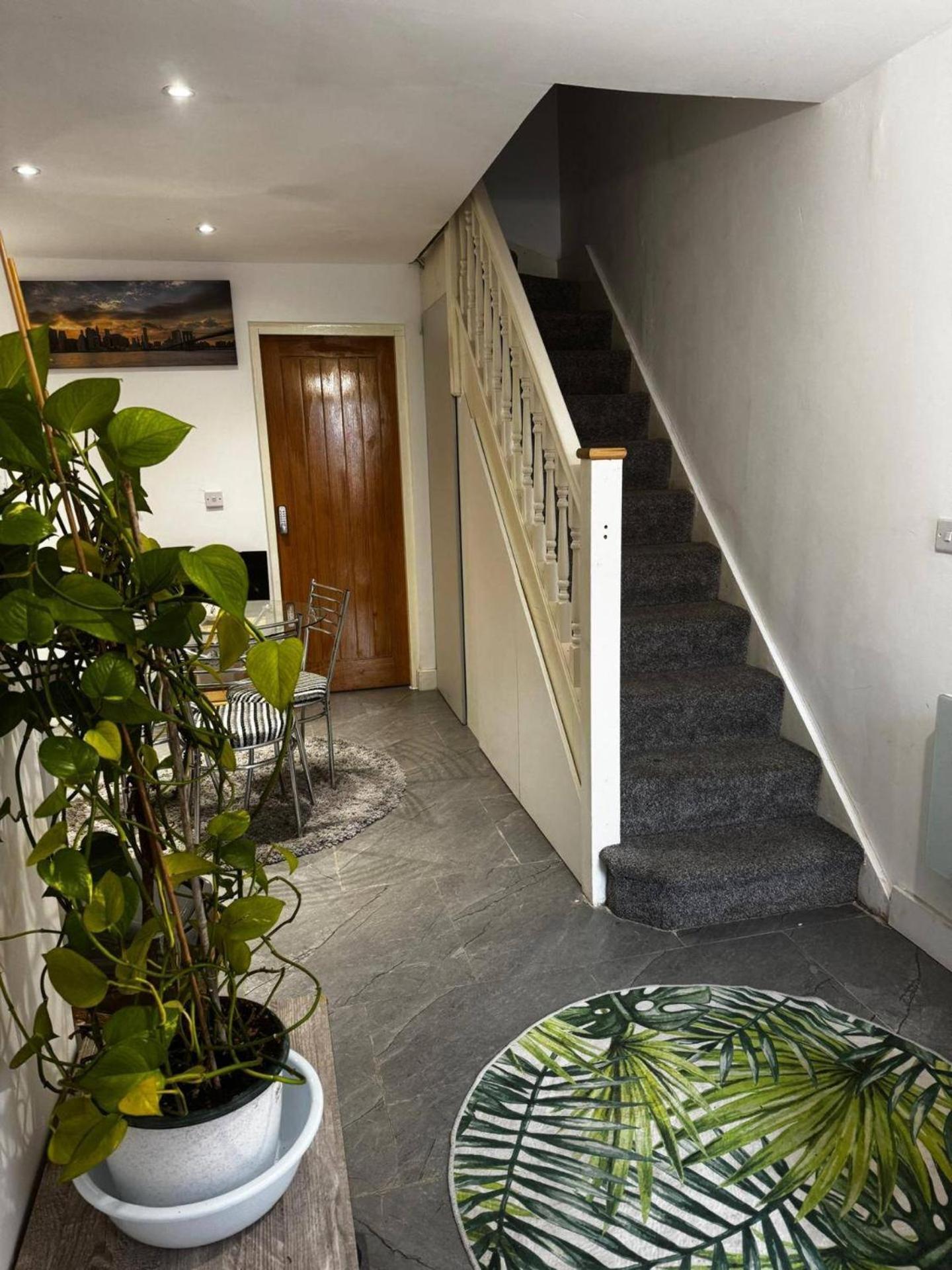 Holiday home Cosy - Sleeps 5 Free Parking & Patio *
