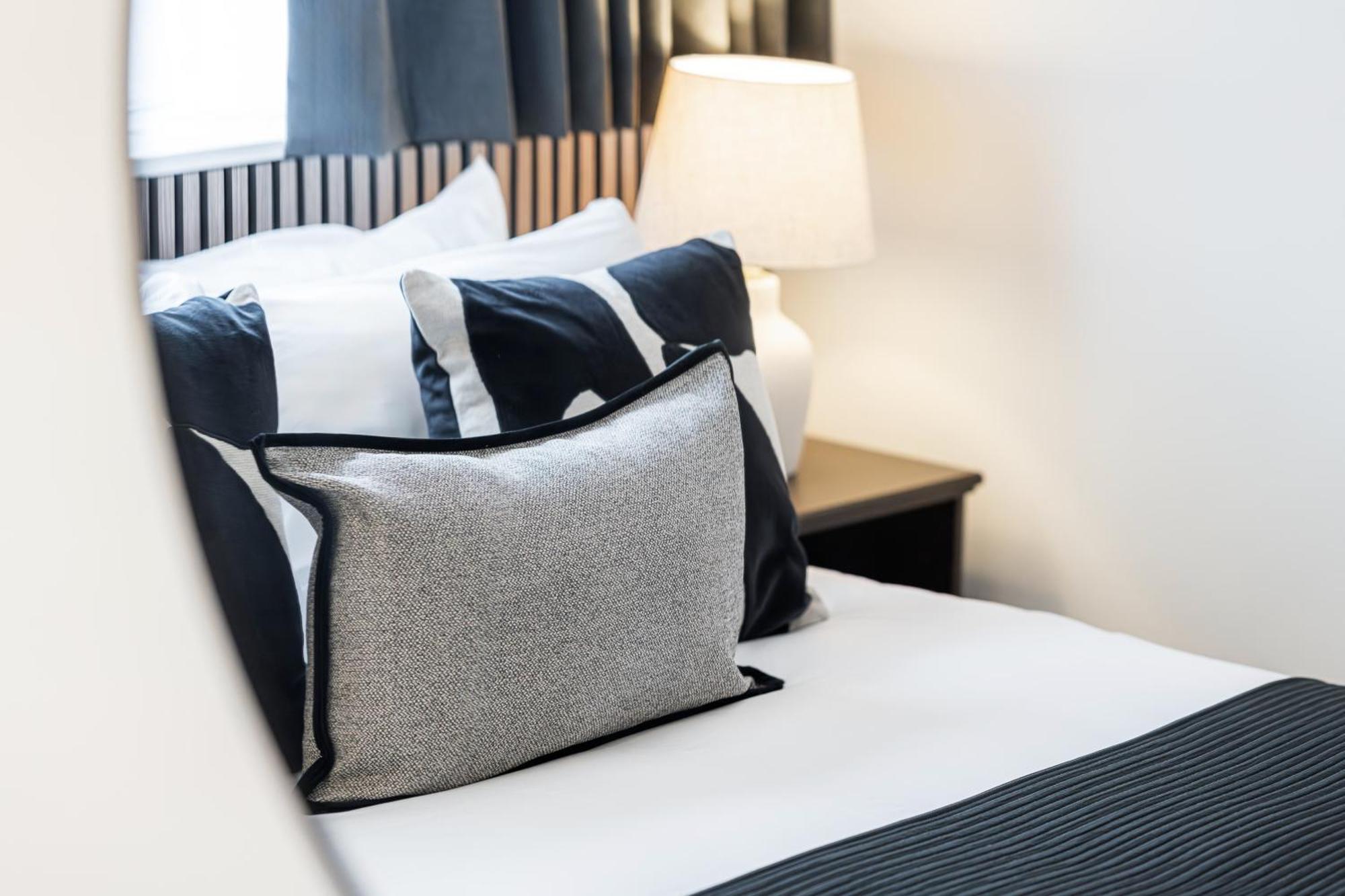 The Studio, Luxury 3 Bed With Parking Apartment *