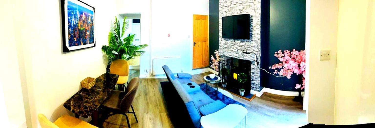 Cozy And Stylish 2 Bedroom Apartment *