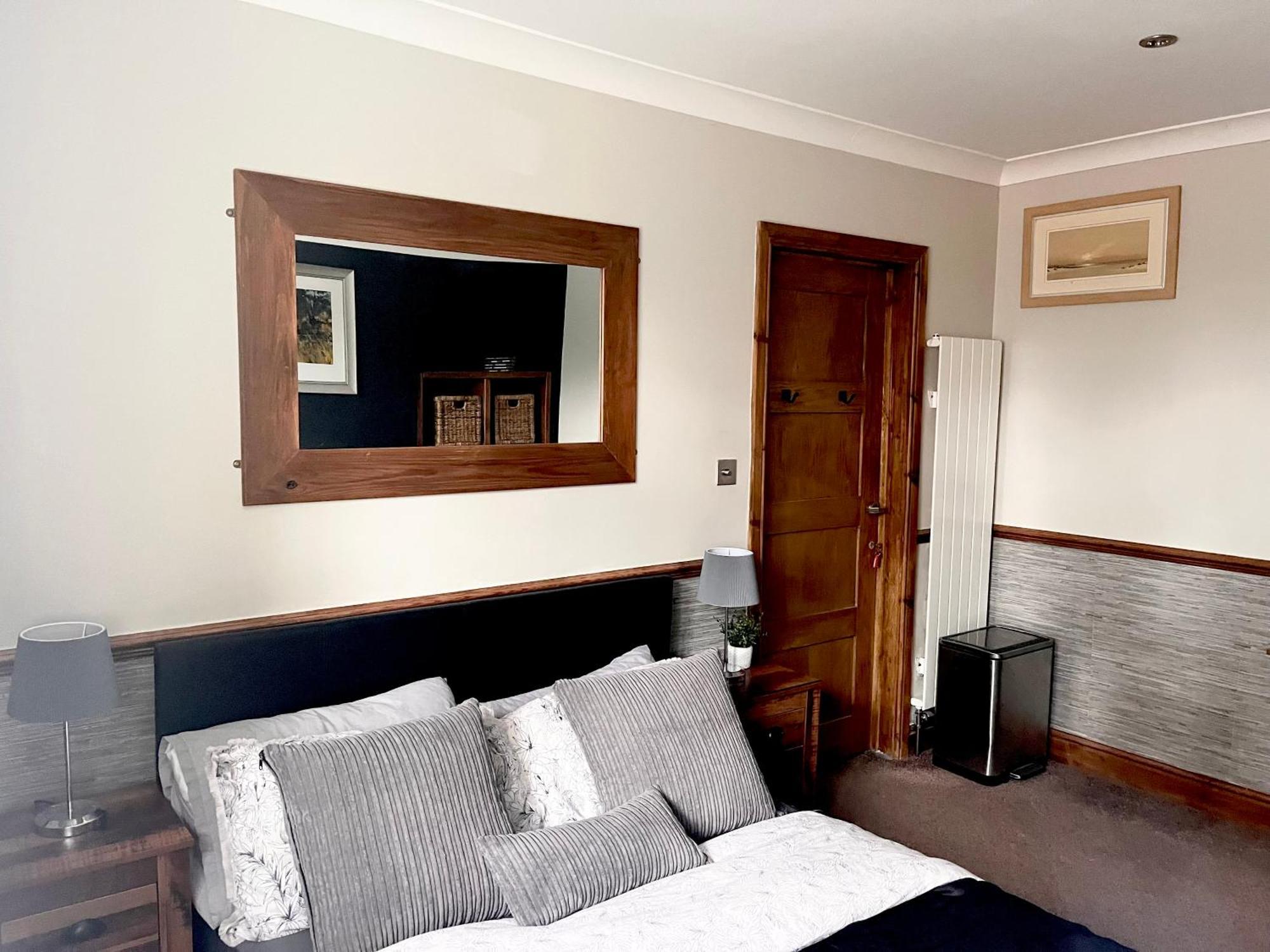 Log Sleeping Pods With Free Breakfast Parking Drinks * Leicester