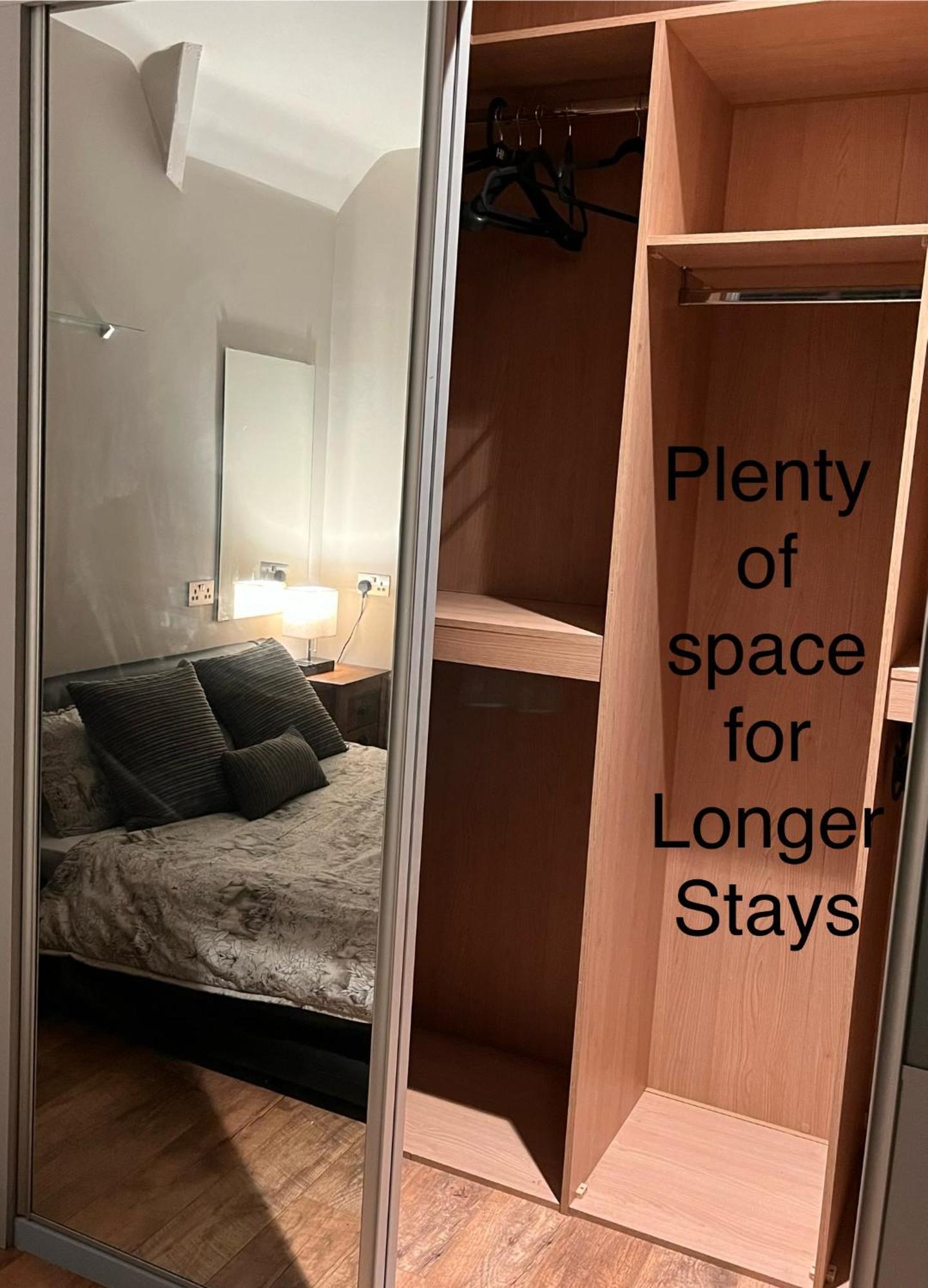 Log Sleeping Pods With Free Breakfast Parking Drinks