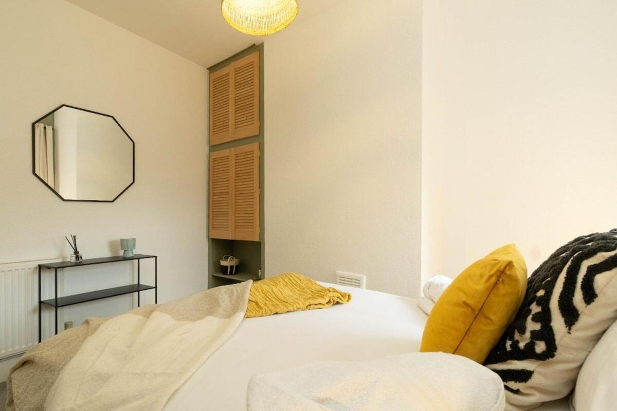 2 Bedroom By Littlepiggyrentals Short Lets & Serviced With Wi-fi, Free Parking & Outdoor Area * Leicester