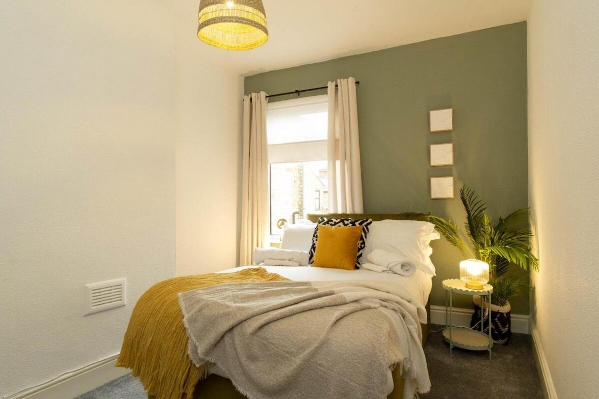 Apartment 2 Bedroom By Littlepiggyrentals Short Lets & Serviced With Wi-fi, Free Parking & Outdoor Area Leicester