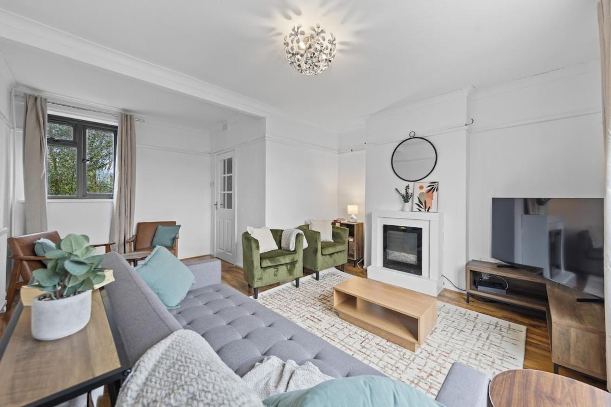 Large 4br House, Modern, Sleeps 10, M1&m69, Garden, Fast Wifi, Free Secure Parking, Long & Contractors Welcome Leicester