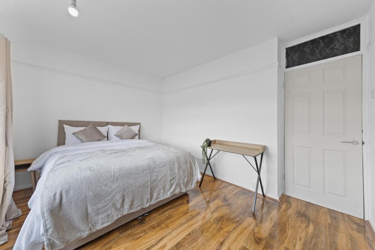 Large 4br House, Modern, Sleeps 10, M1&m69, Garden, Fast Wifi, Free Secure Parking, Long & Contractors Welcome * Leicester