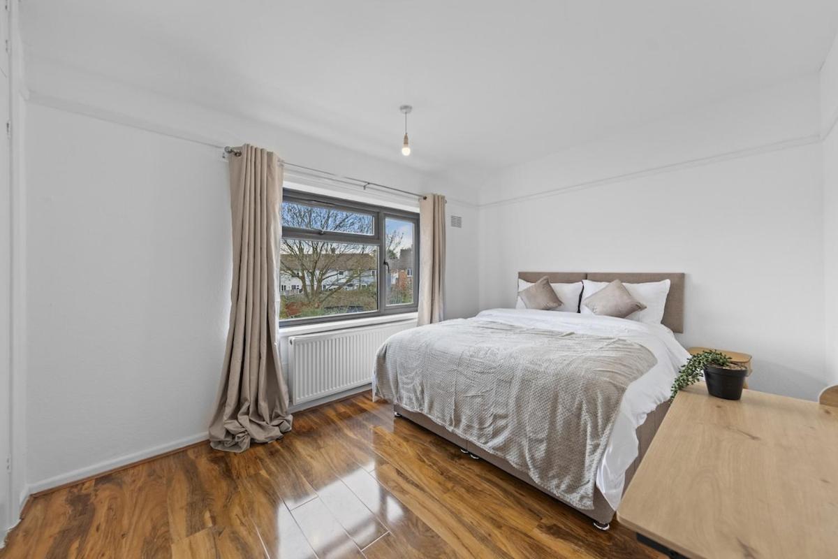 Holiday home Large 4br House, Modern, Sleeps 10, M1&m69, Garden, Fast Wifi, Free Secure Parking, Long & Contractors Welcome Leicester