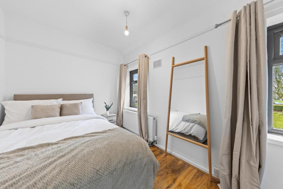 Large 4br House, Modern, Sleeps 10, M1&m69, Garden, Fast Wifi, Free Secure Parking, Long & Contractors Welcome *