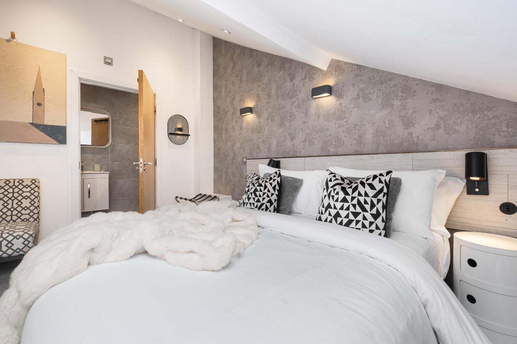 The Palm- Centre 2 Bed, Sleeps 7, Netflix Leicester