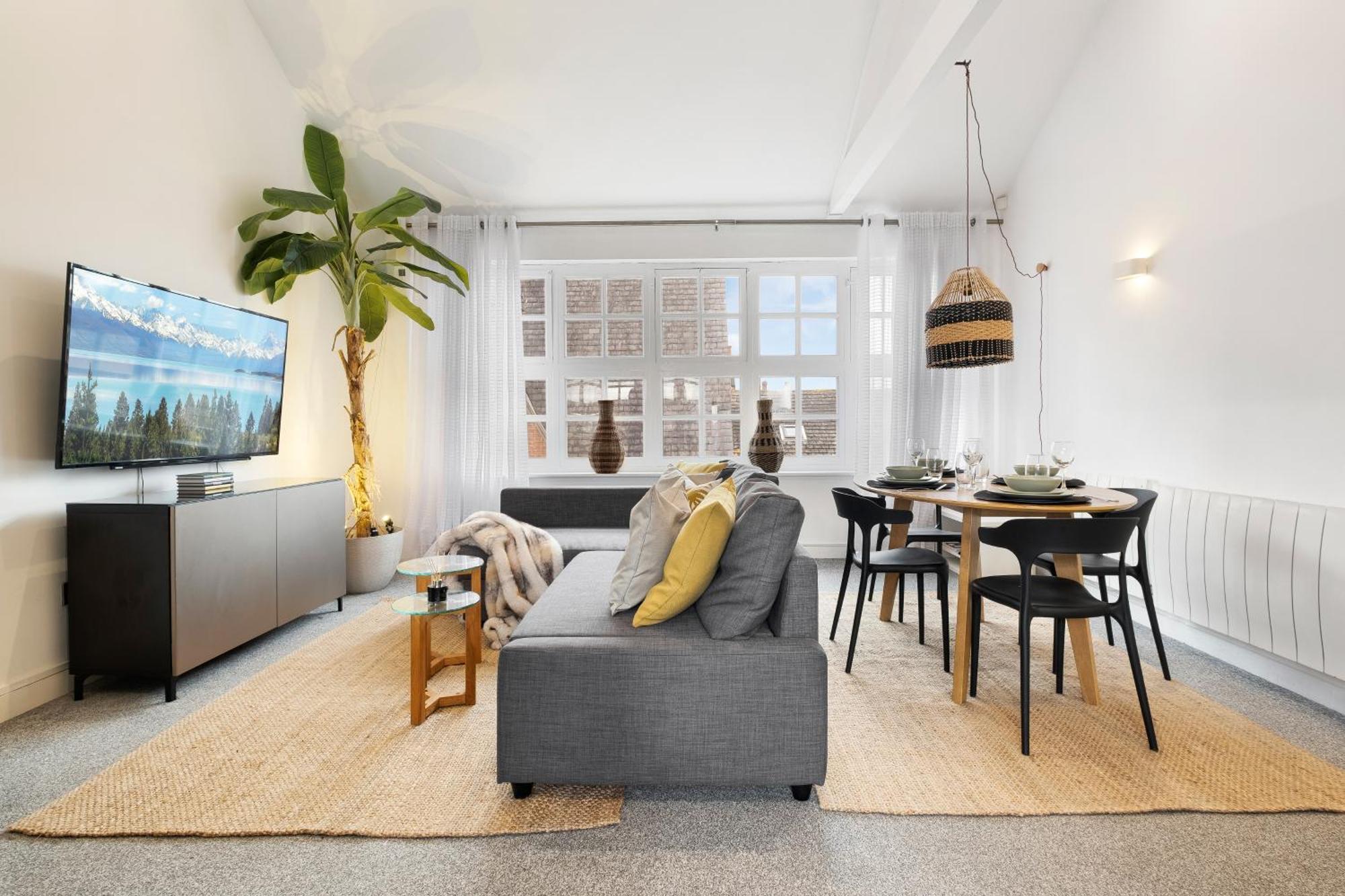 Apartment The Palm- Centre 2 Bed, Sleeps 7, Netflix Leicester