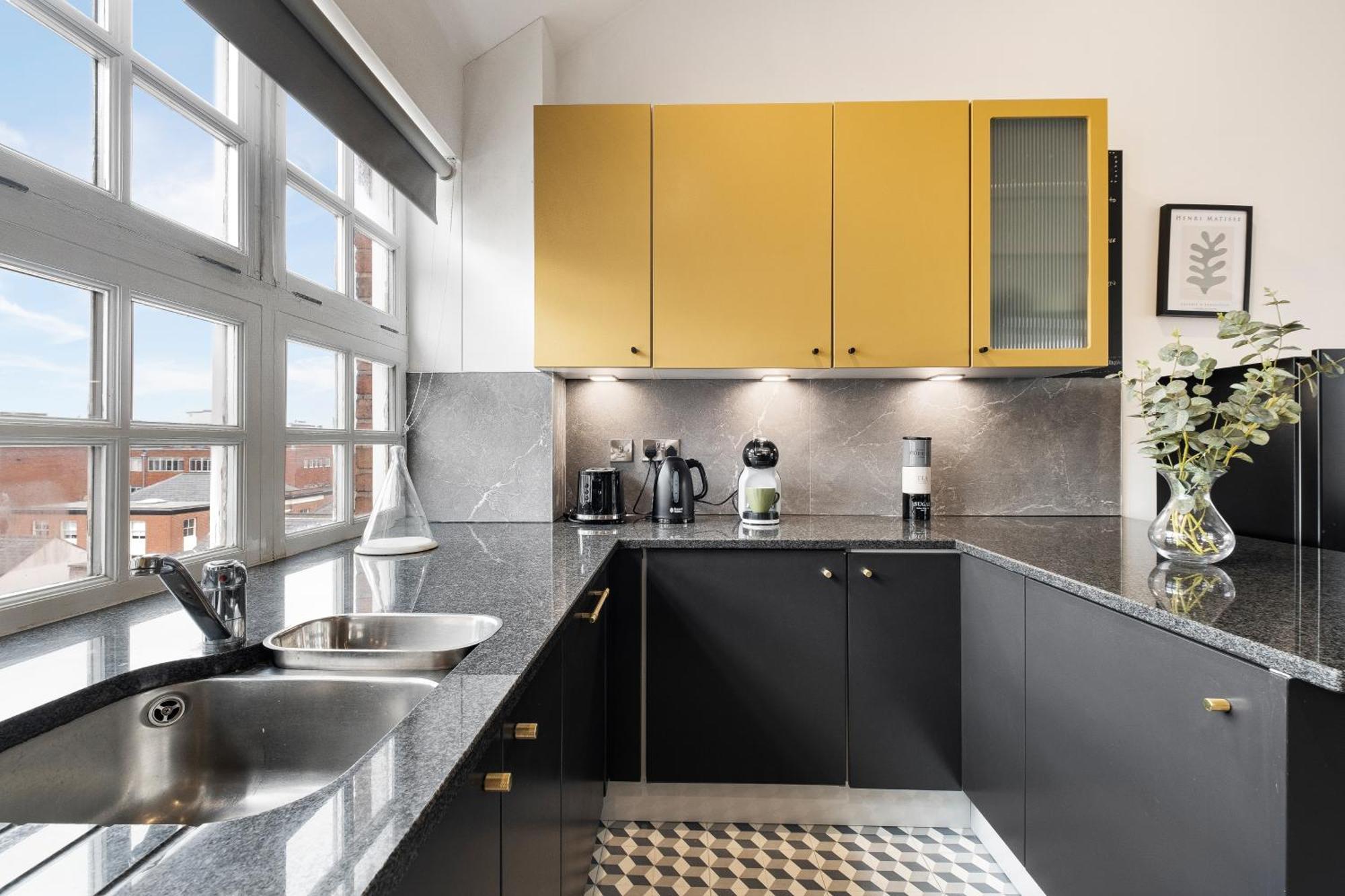 The Palm- Centre 2 Bed, Sleeps 7, Netflix Leicester