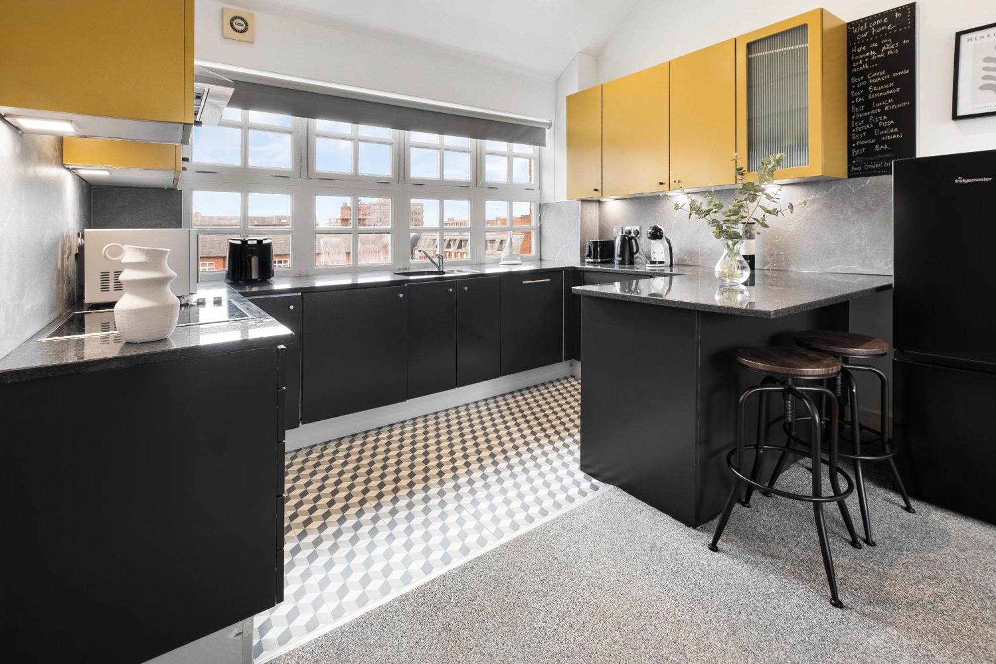 The Palm- Centre 2 Bed, Sleeps 7, Netflix * Leicester