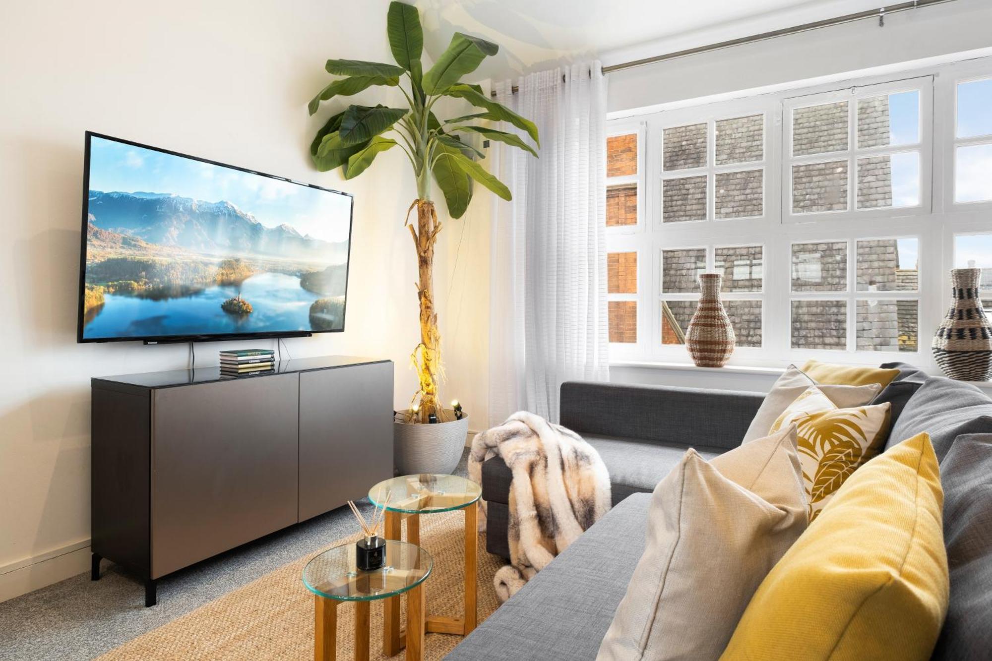 The Palm- Centre 2 Bed, Sleeps 7, Netflix