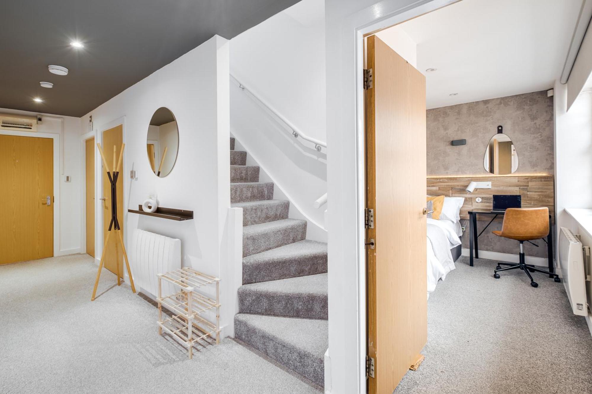 The Palm- Centre 2 Bed, Sleeps 7, Netflix Apartment