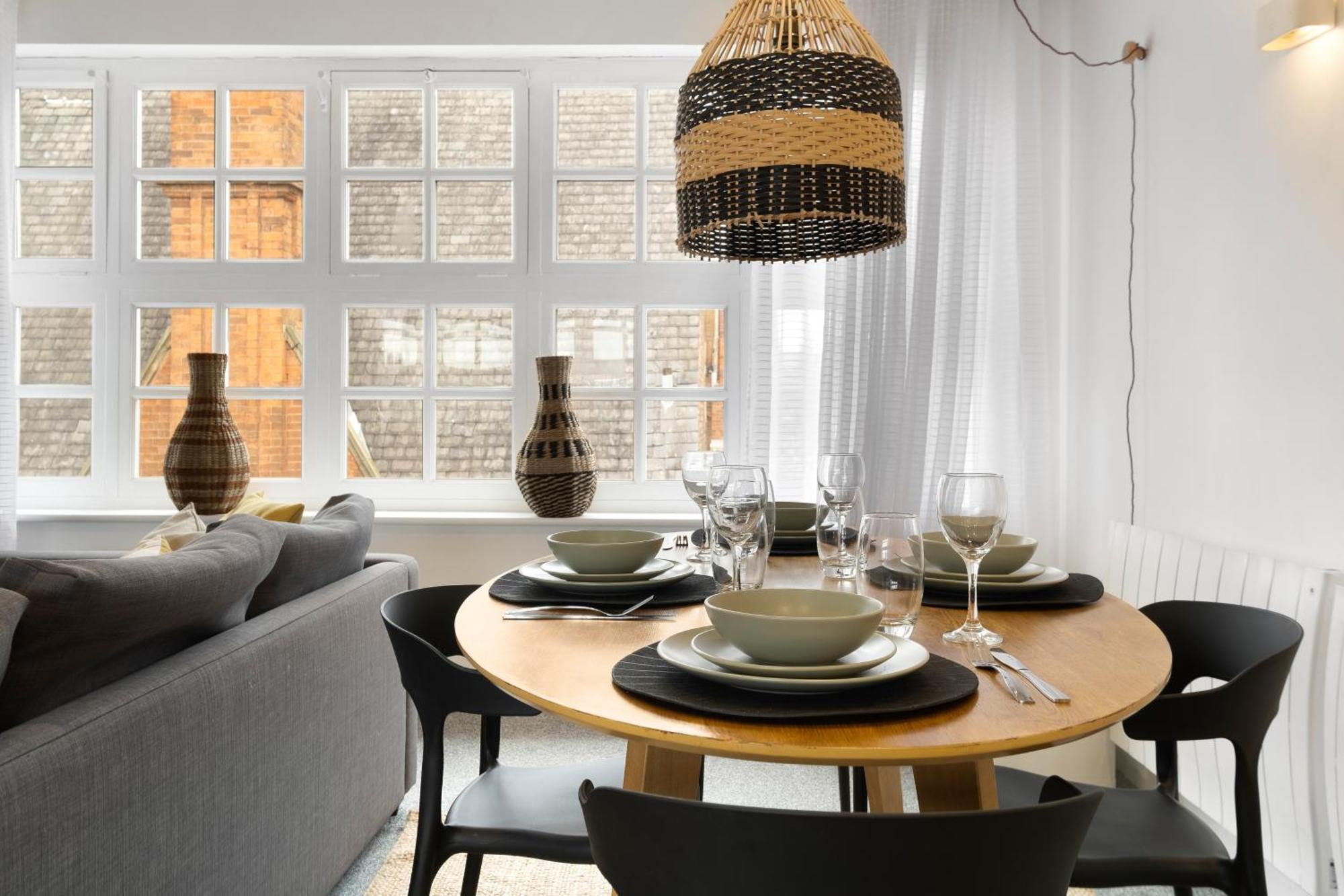 The Palm- Centre 2 Bed, Sleeps 7, Netflix Apartment Leicester