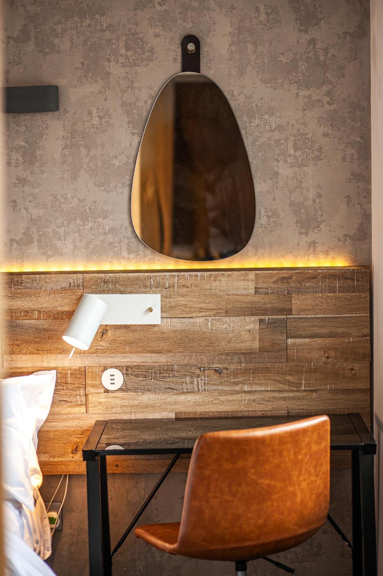 The Palm- Centre 2 Bed, Sleeps 7, Netflix Apartment