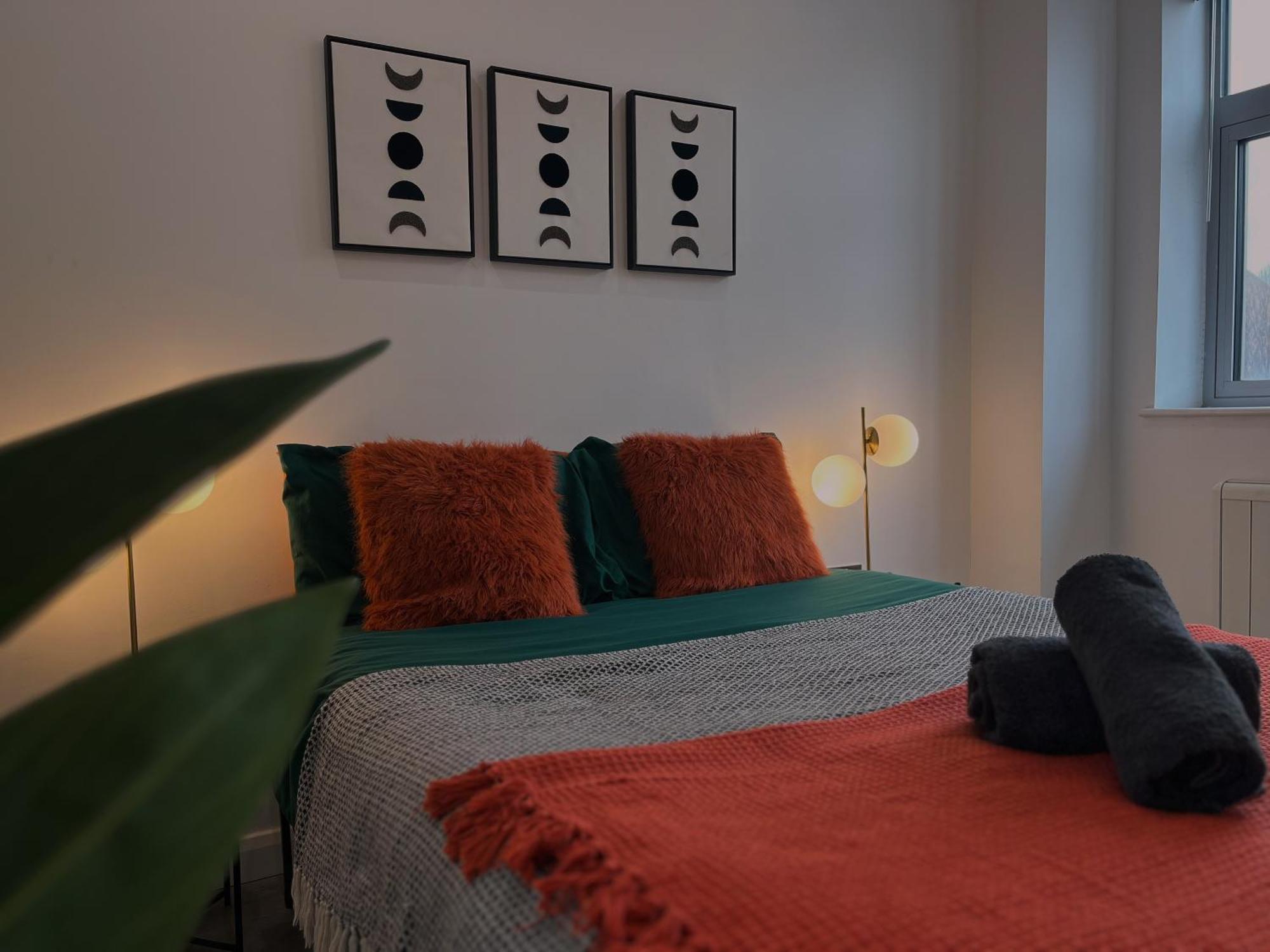 Cozy Central Double Suite - Free Gym! Apartment