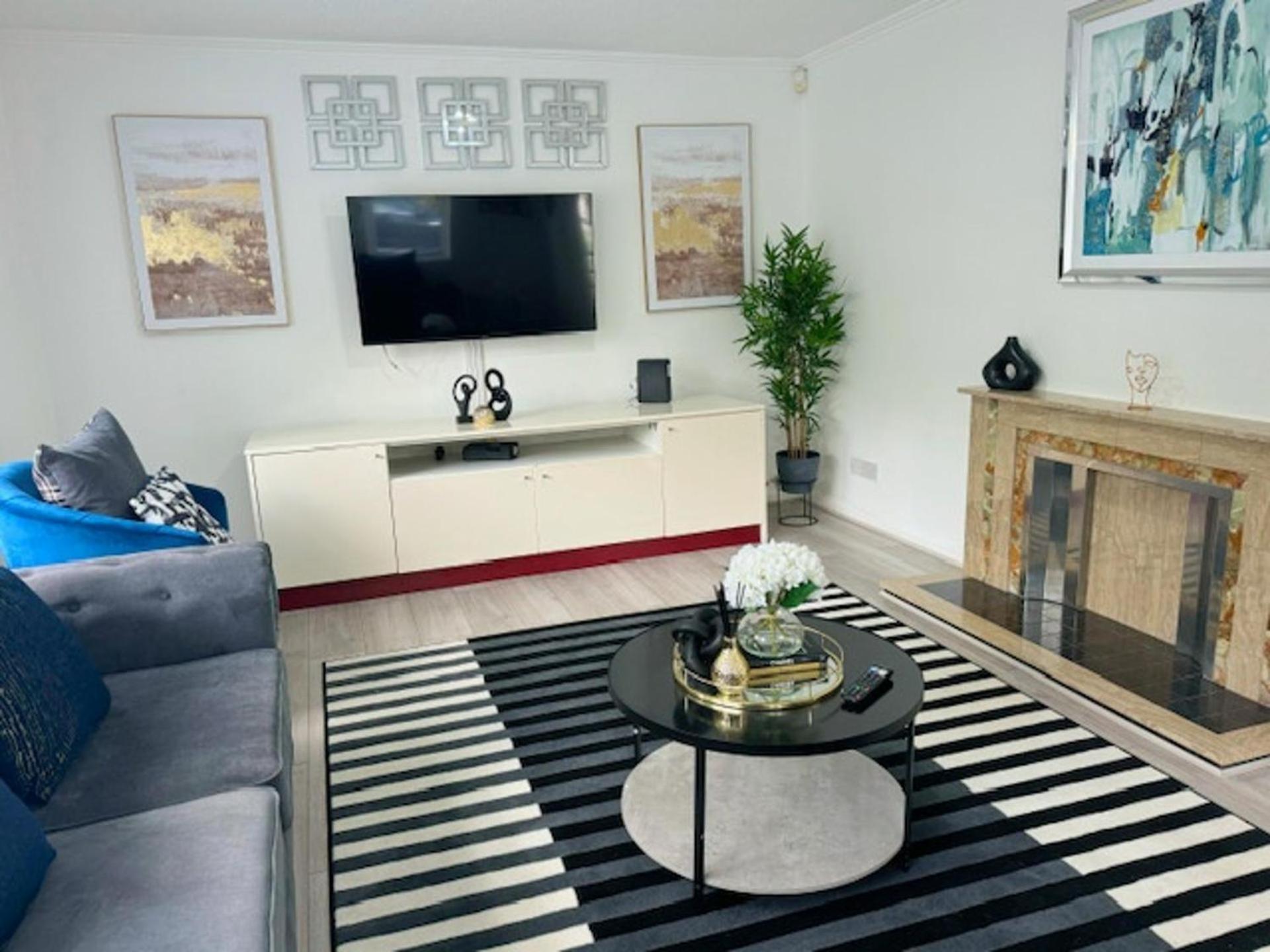- Sleeps 6 - Garden - Wheelchair Access * Leicester
