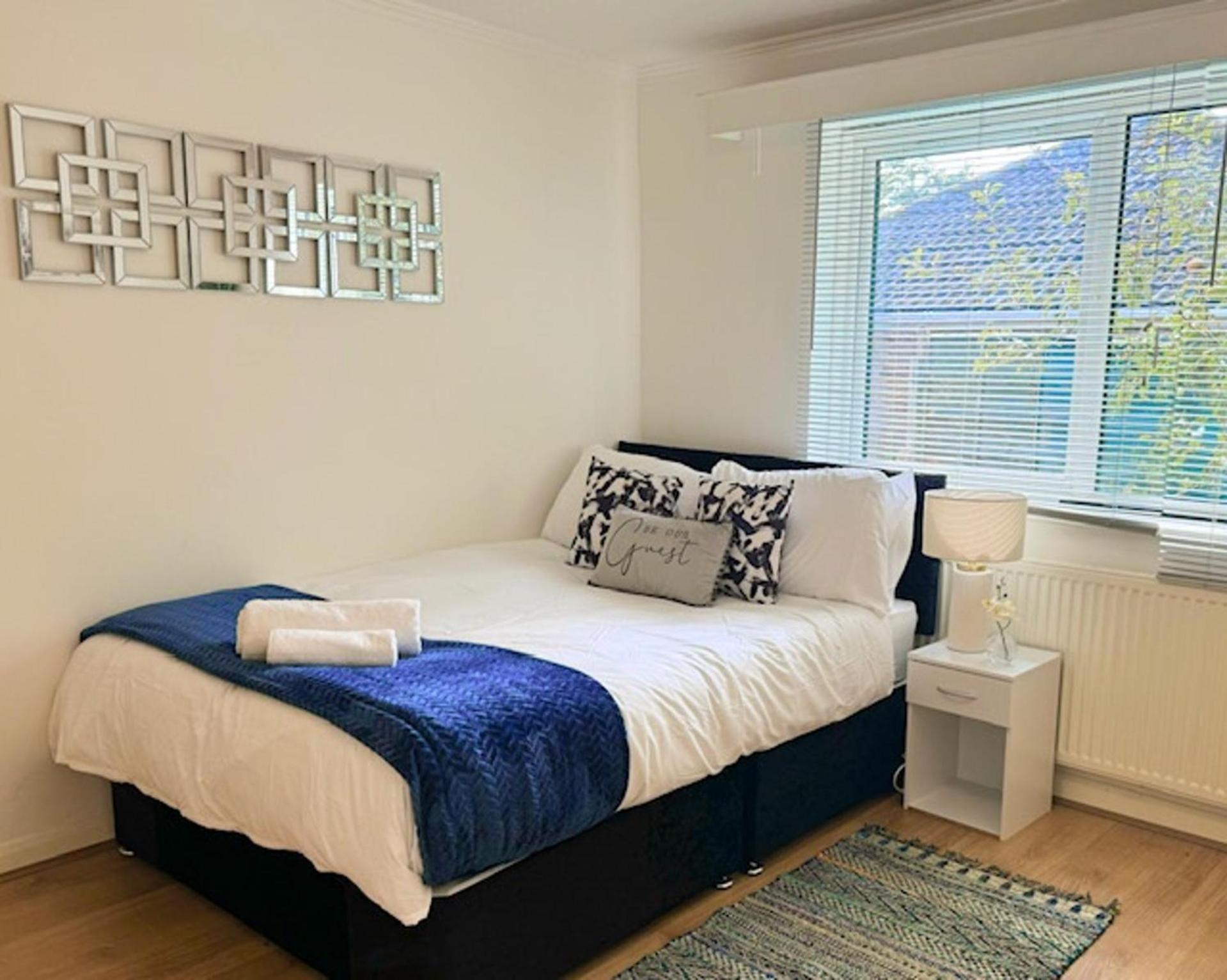 - Sleeps 6 - Garden - Wheelchair Access Holiday home *
