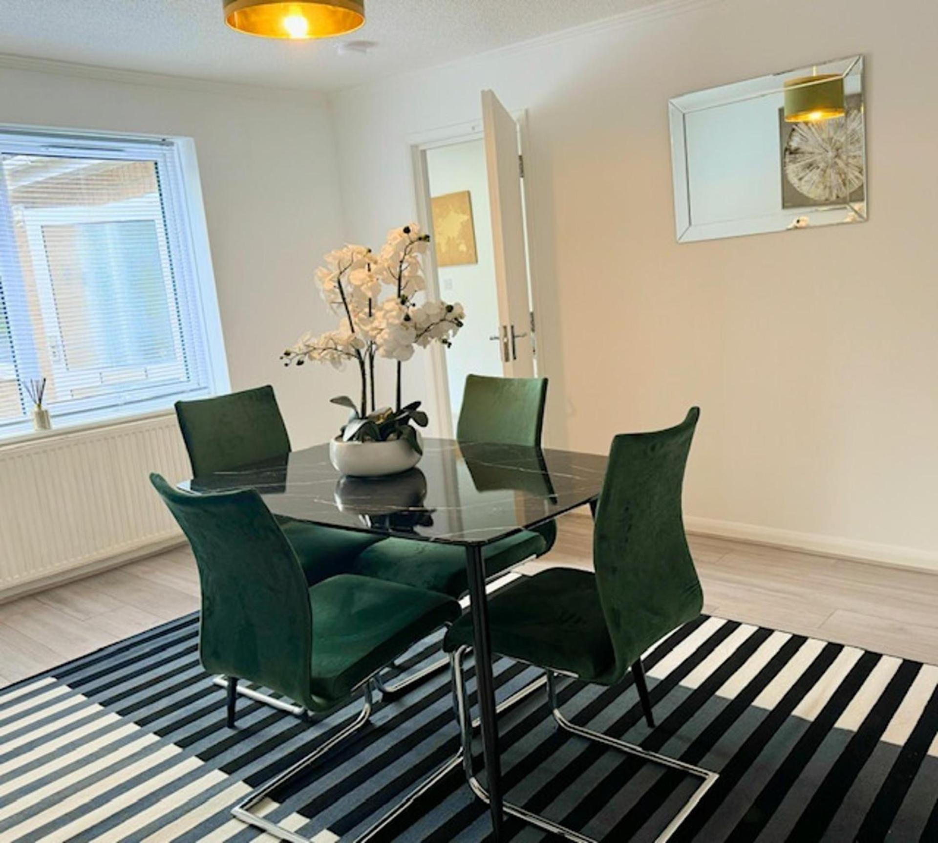 - Sleeps 6 - Garden - Wheelchair Access *