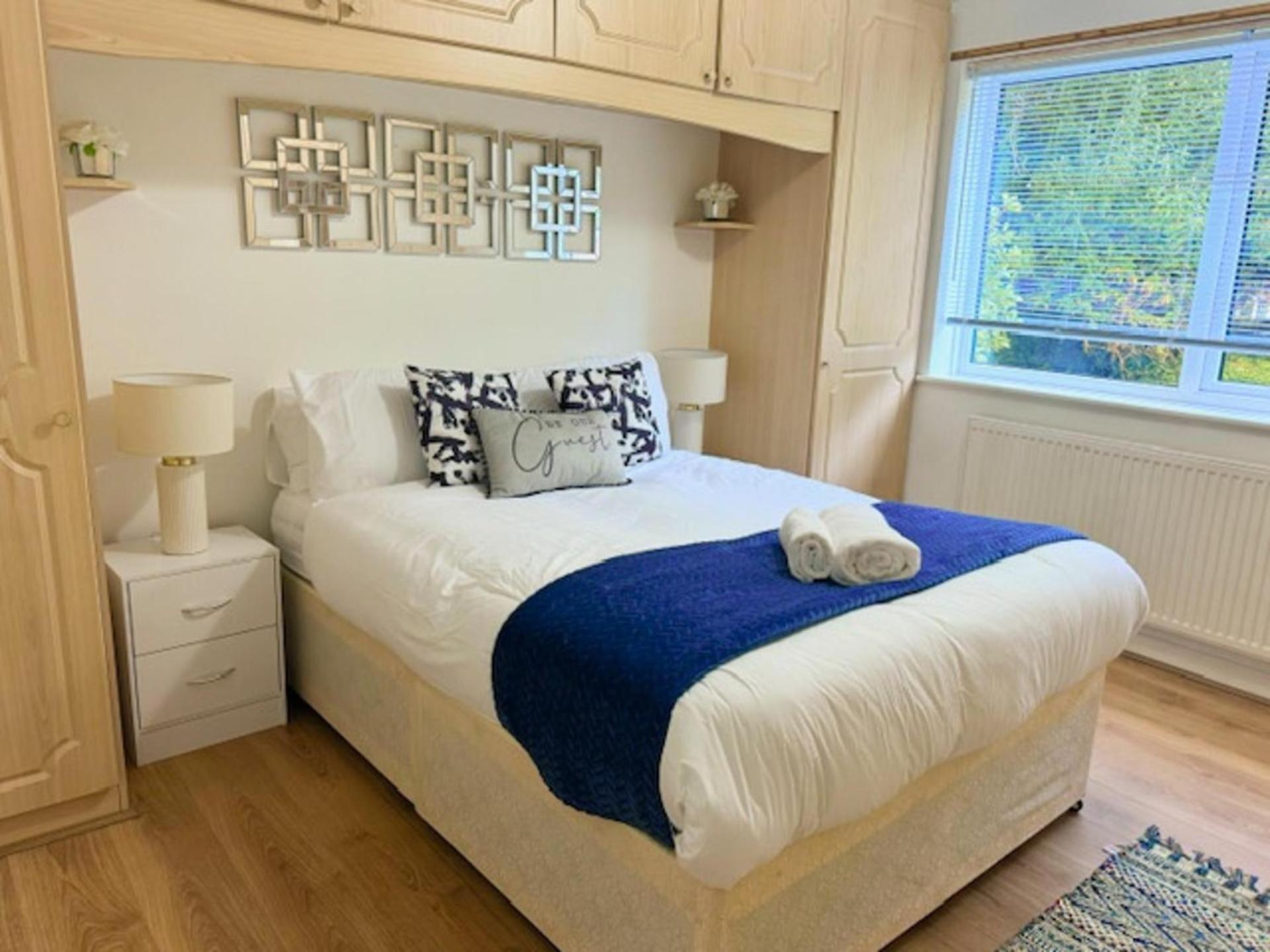 Holiday home - Sleeps 6 - Garden - Wheelchair Access *