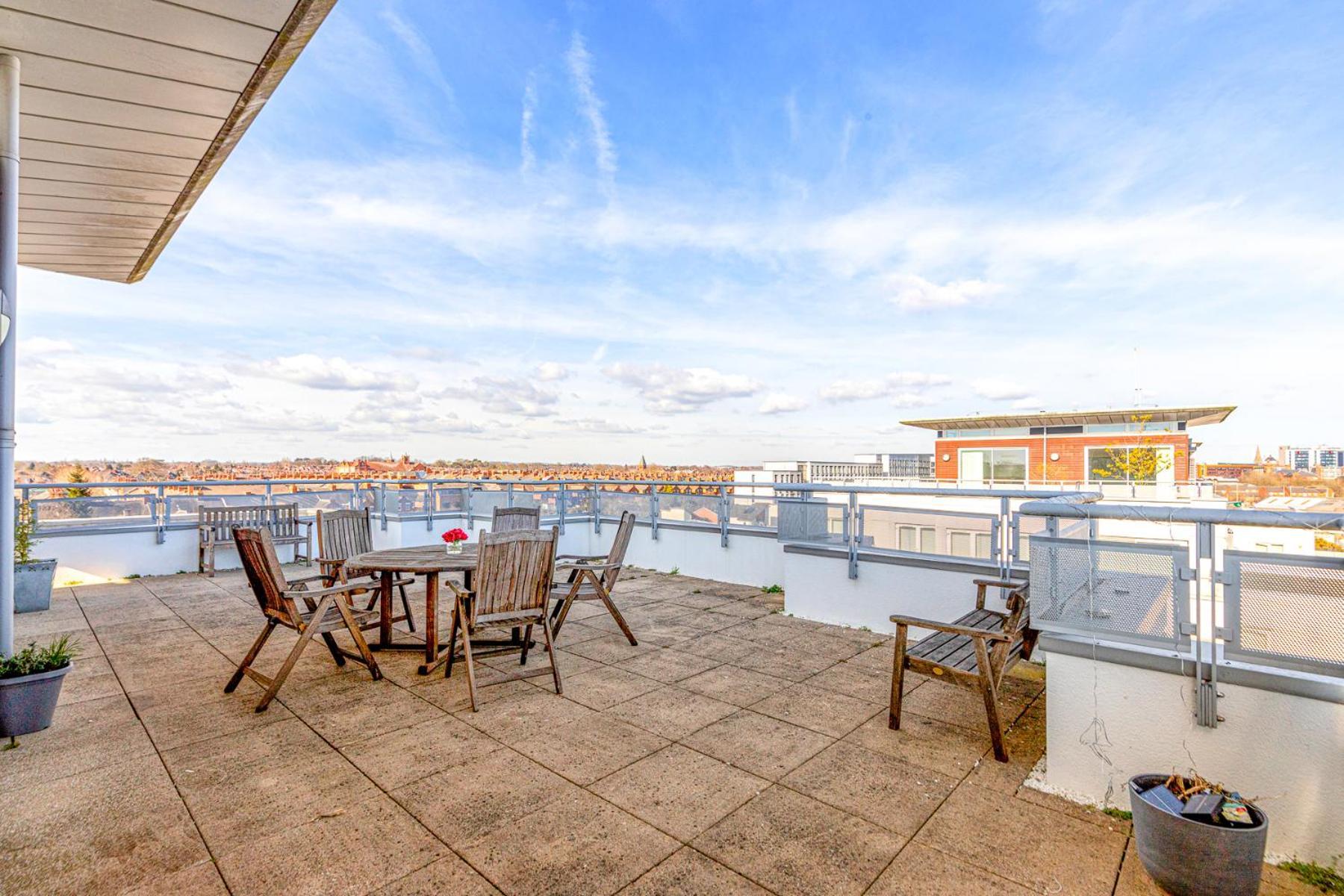 Luxury In Stunning Penthouse With Views Homestay *