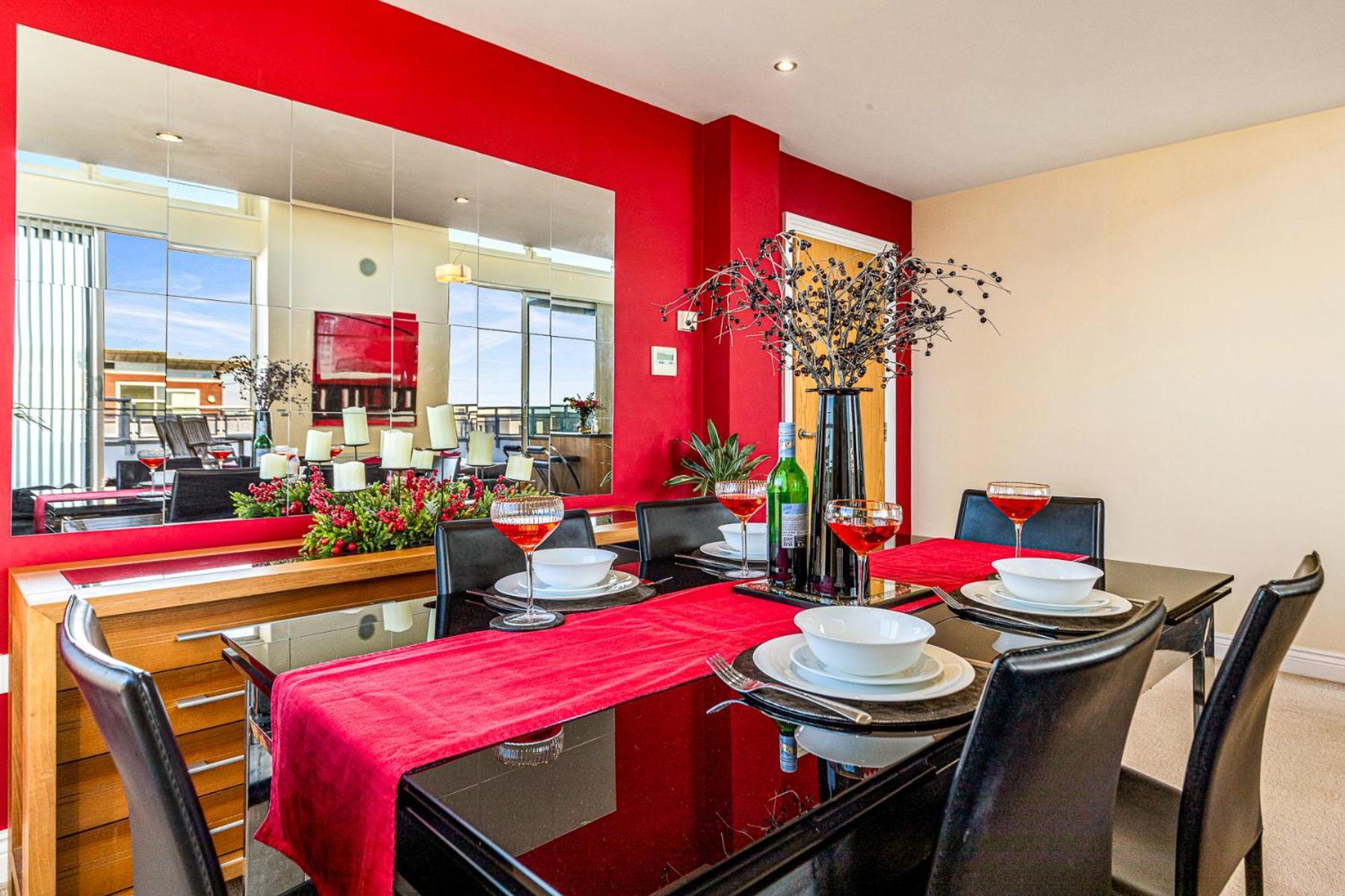 Luxury In Stunning Penthouse With Views *
