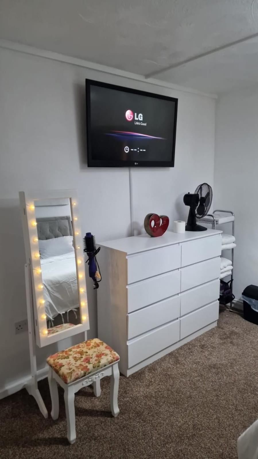 Ground 1 Bed Flat With A Garden *