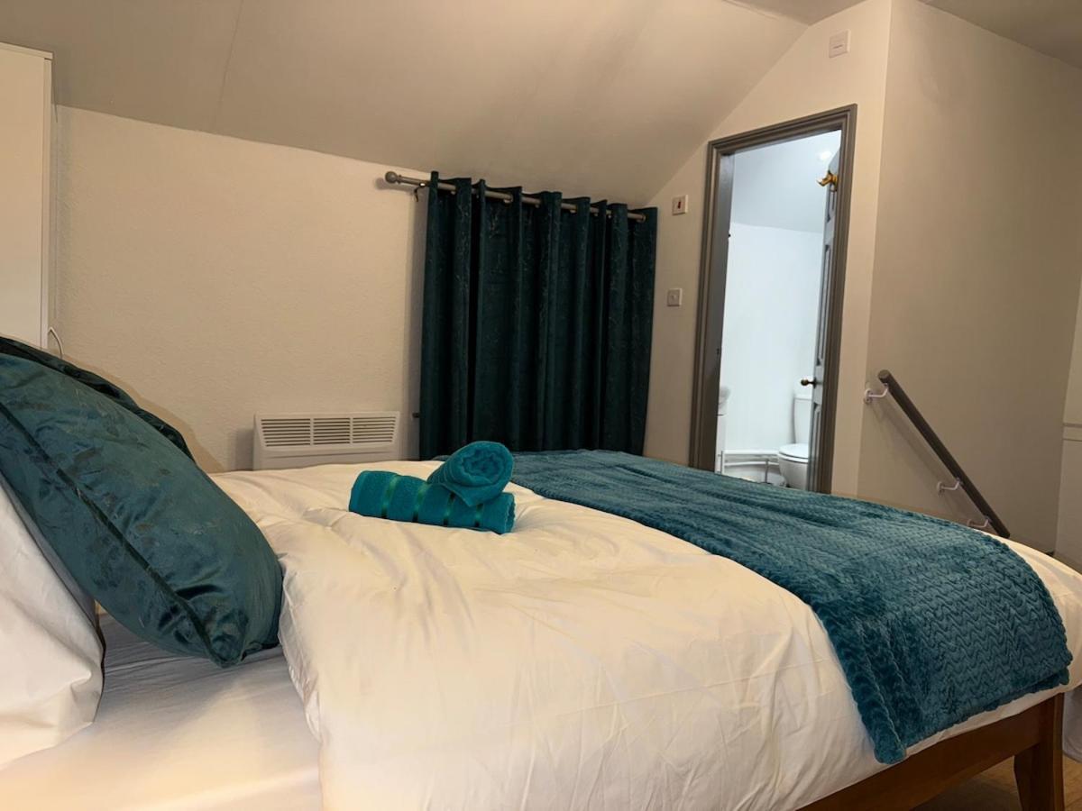 The Pub House - Timeless Charm Apartment Leicester